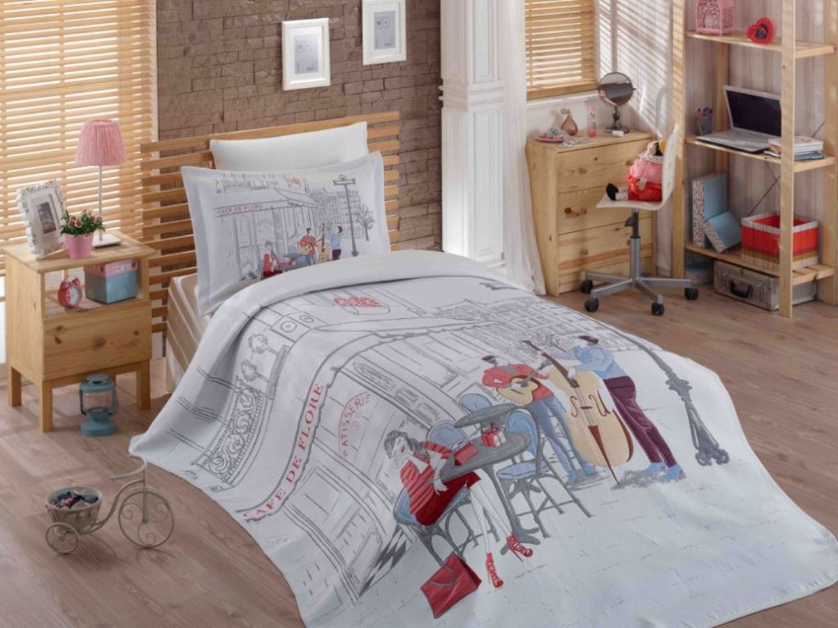 Комплект для спальни Hobby Home Collection Marsele: покрывало 180 х 240 см, простыня 160 х 240 см, 2 наволочки 50х70, 70х701607000061 Комплект для спальни Hobby Home Collection Marsele: покрывало 180 х 240 см, простыня 160 х 240 см, 2 наволочки 50х70, 70х701607000061Комплект белья для спальни Hobby Home Collection Marsele изготовлен из высококачественного сатина (100% натурального хлопка путем сложного переплетения нескольких видов нитей). Ткань отличается хорошей способностью пропускать воздух и прекрасно впитывать влагу, благодаря чему подойдет людям, которые не переносят синтетическую ткань и прочие материалы, смешанные с синтетикой. Белье практически не мнется. Достоинства сатина: - он невероятно приятен на ощупь - гладкий, мягкий, нежный и необычайно плотный; - внешне, своим легким блеском, он напоминает дорогостоящий шелк, но по цене значительно ниже; - несмотря на мягкость, сатин прочен и долговечен благодаря особому переплетению нитей (по долговечности сатину нет равных); - ткань из натуральных хлопковых нитей обеспечивает абсолютную гигиеничность и гипоаллергенность; - применение современных технологий при нанесении принта гарантирует высокую цветоустойчивость и возможность создавать разнообразный дизайн....