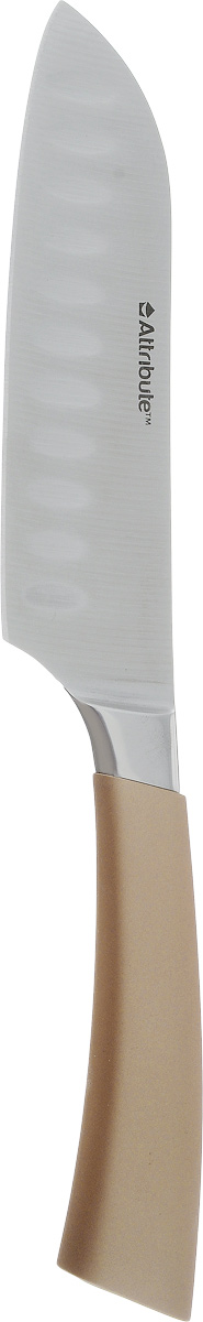 Нож сантоку Attribute Knife Tango, цвет: золотой, стальной, длина лезвия 11,3 смAKT313 Нож сантоку Attribute Knife Tango, цвет: золотой, стальной, длина лезвия 11,3 смAKT313Нож сантоку Attribute Knife Tango изготовлен из первоклассной нержавеющей стали и предназначен для нарезки рыбы, мяса и других жилистых продуктов, также идеально годится для измельчения овощей и фруктов на рагу, суп, салат или другие закуски. Лезвие сделано из высококачественной хромо- молибденово-ванадиевой стали из Германии. Технология холодной закалки обеспечивает долгую заточку и повышенную устойчивость к коррозии. Такой нож станет прекрасным дополнением к коллекции ваших кухонных аксессуаров и не займет много места при хранении. Общая длина ножа: 23 см.