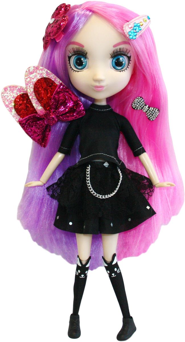 Shibajuku Girls Кукла ЙокоHUN2185 Shibajuku Girls Кукла ЙокоHUN2185Это не обычные Fashion Dolls – это Shibajuku Girls! Они лучше, чем все существующие куклы! Они выше! Они моднее! У них живые, реалистичные глаза. У них крутые аксессуары и заколки, которые могут носить и девочки! Йоко большая поклонница рок-стиля и всего мистического! Она любит читать и играть на электро-гитаре. А когда вырастет, хочет стать писателем! У куклы длинные, густые сиренево-розовые волосы и выразительные голубые глаза.