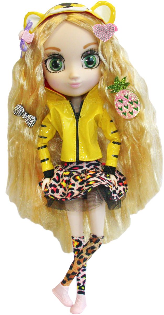 Shibajuku Girls Кукла КоеHUN2307 Shibajuku Girls Кукла КоеHUN2307Это не обычные Fashion Dolls – это Shibajuku Girls! Они лучше, чем все существующие куклы! Они выше! Они моднее! У них живые, реалистичные глаза. У них крутые аксессуары и заколки, которые могут носить и девочки! Кое - очень любит животных и однажды мечтает жить в их дикой среде обитания! Она бы очень хотела уметь перевоплощаться в животных! Кукла одета в леопардовые гетры и пышную юбку, ярко-желтую курточку на молнии, а на ногах у нее - аккуратные светлые ботиночки.