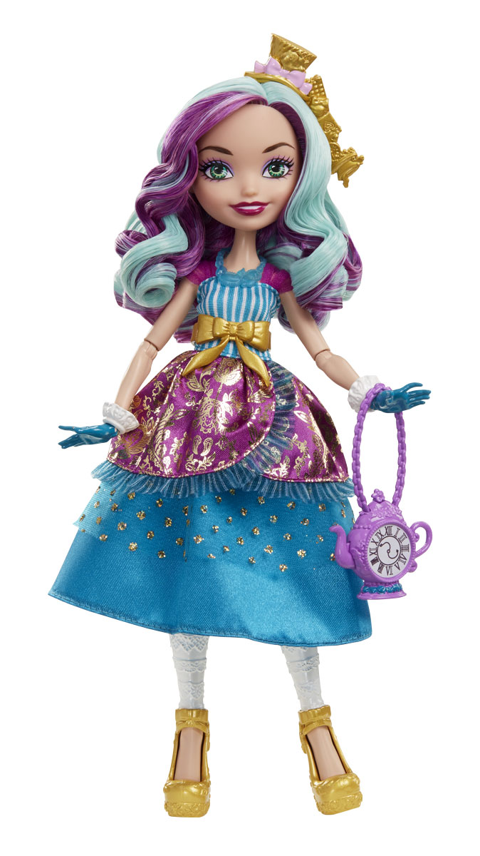 Ever After High Кукла Отважная принцесса Мэдлин ХэттерDVJ17_DVJ19 Ever After High Кукла Отважная принцесса Мэдлин ХэттерDVJ17_DVJ19Кукла Ever After High Отважная принцесса Мэдлин Хэттер - героиня любимого мультфильма, красивая леди со своей изумительной историей, которая понравится каждой фанатке сериала. Мэдлин всеми воспринимается как сумасшедшая, однако она просто очень открыта и желает познать мир. Она любимая дочка Безумного Шляпника и мечтает открыть свою лавку шляп и собирать всех своих близких подруг и друзей на чаепитие. Мэдлин весела и очень позитивна. Она всегда рада подбодрить и поддержать друзей, а значит, станет хорошей подругой девочке. Бальное платье куклы с многослойной юбкой и сияющим акцентом легко превращается в повседневный наряд. А детское кольцо, которое входит в набор, поможет превратить сказку в реальность. У куклы есть нарядные туфли, ободок, сумочка и ожерелье. Мэдлин Хэттер держит на руках свою мышку. Красивые голубые глаза и длинные рисованные ресницы делают Мэдлин просто очаровательной. Все эти достоинства куклы девочка сможет оценить сама, также как и придумать продолжение...