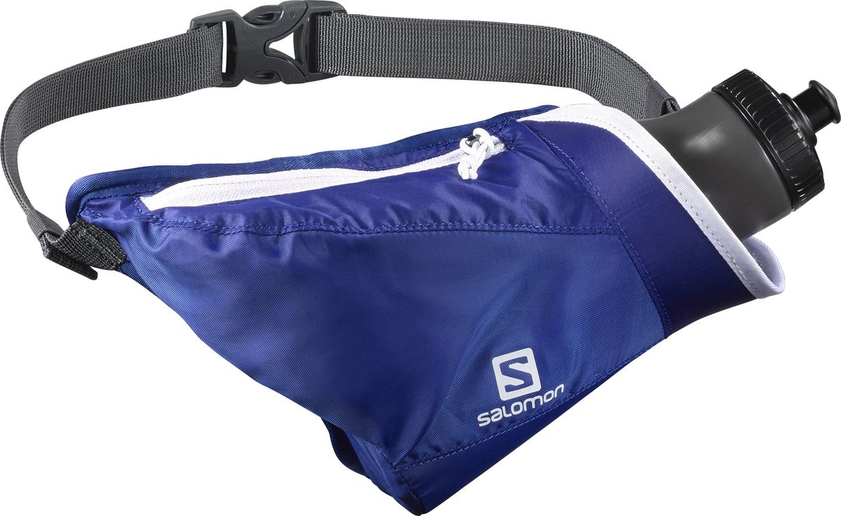 Сумка поясная Salomon Hydro 45 Compact Belt Set, с бутылкой, цвет: синийL39290300 Сумка поясная Salomon Hydro 45 Compact Belt Set, с бутылкой, цвет: синийL39290300Сумка поясная Salomon Hydro 45 Compact Belt Set легко крепится на поясе и позволяет взять с собой дополнительную емкость с энергетиком, гелем и т. п. Регулируемый пояс застегивается на пластиковый замок. Отделение для бутылки с водой с креплением под углом 45 градусов. Этот пояс подойдет спортсменам с тонкой талией - женщинам или детям - для занятий трейл-раннингом или горными лыжами. В комплекте имеется бутылка.