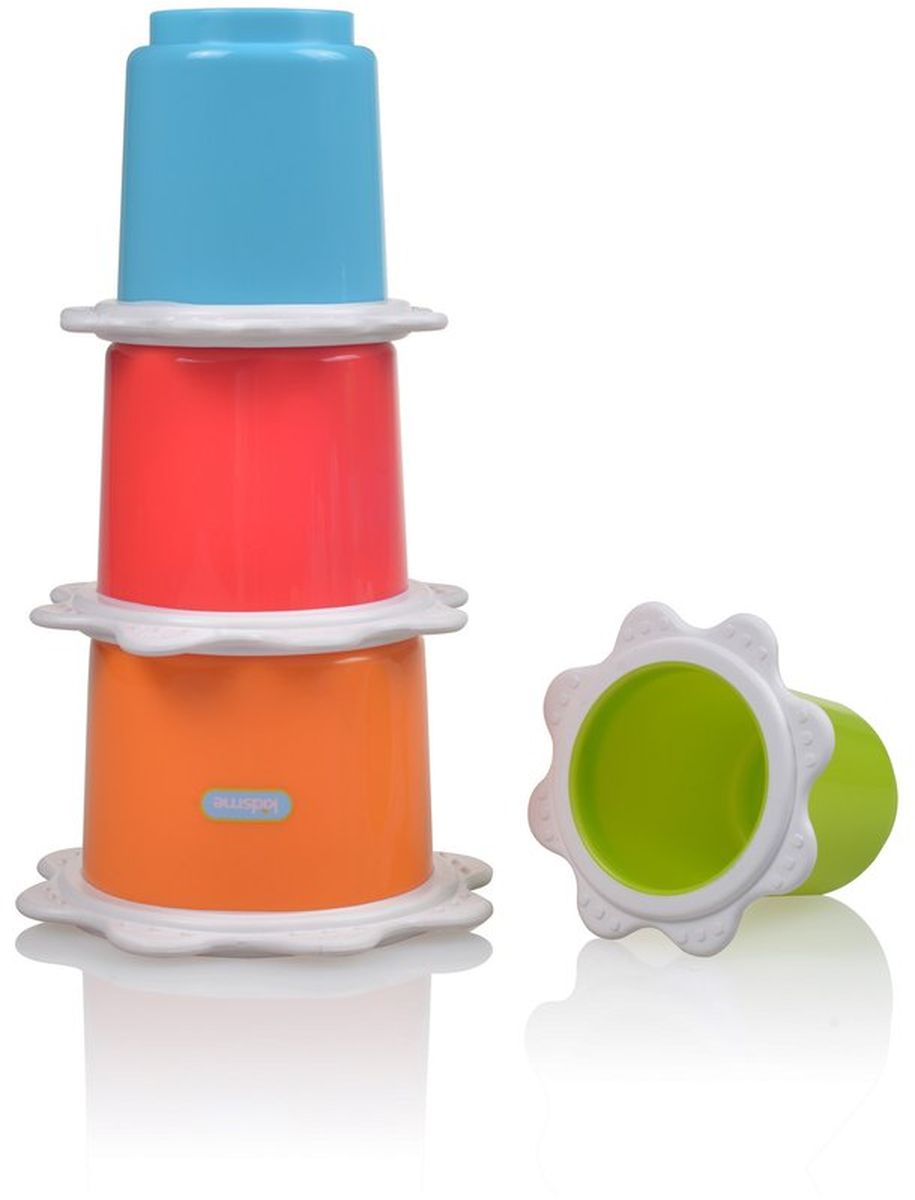 Kidsme Пирамидка Стаканчики9445 Kidsme Пирамидка Стаканчики9445Игрушка состоит из 4 многофункциональных ярких стаканчиков разного размера, которые складываются друг в друга или собираются в пирамидку. Играть со стаканчиками можно при купании, в песочнице или в комнате. Отверстия на дне позволяют прозеживать воду либо просеивать песок. - Мягкие края стаканчиков для прорезывания зубов; - Развивает координацию движений рук и тактильные навыки; - Тренирует зрительное восприятие, слух и логическое мышление. Обучающая игрушка сделана из качественных и безопасных для ребенка материалов: Polypropylen и TPR. Возраст: 6 месяцев