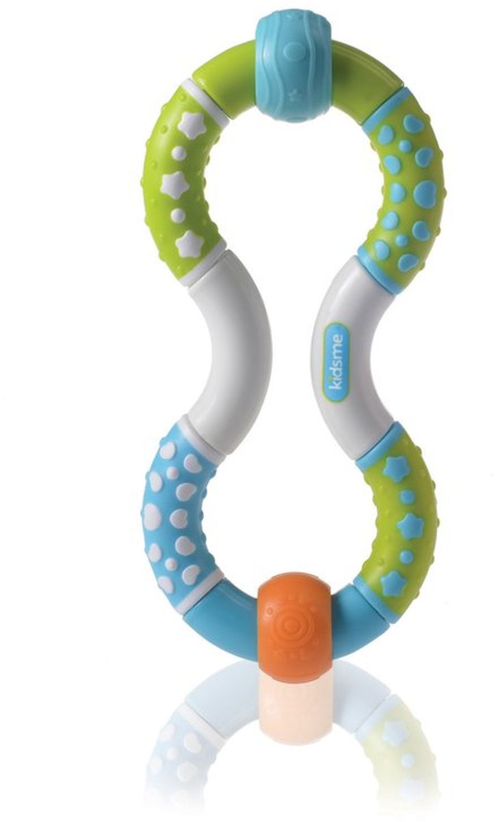 Kidsme Погремушка Крути и учись9584 Kidsme Погремушка Крути и учись9584Звук погремушки, подвижные шарики и рельефная поверхность доставит удовольствие и развлечет ребенка. Разные текстуры поверхности отлично подходят для прорезывания зубов и помогут в развитии мелкой моторики рук! - Для прорезывания зубов и обучения в игровой форме; - Помогает научиться распознавать различные поверхности, звуки и их эффект; - Развивает логику и сообразительность. Обучающая игрушка сделана из качественных и безопасных для ребенка материалов: Polypropylen, GPPS и ABC. Возраст: 3 месяца
