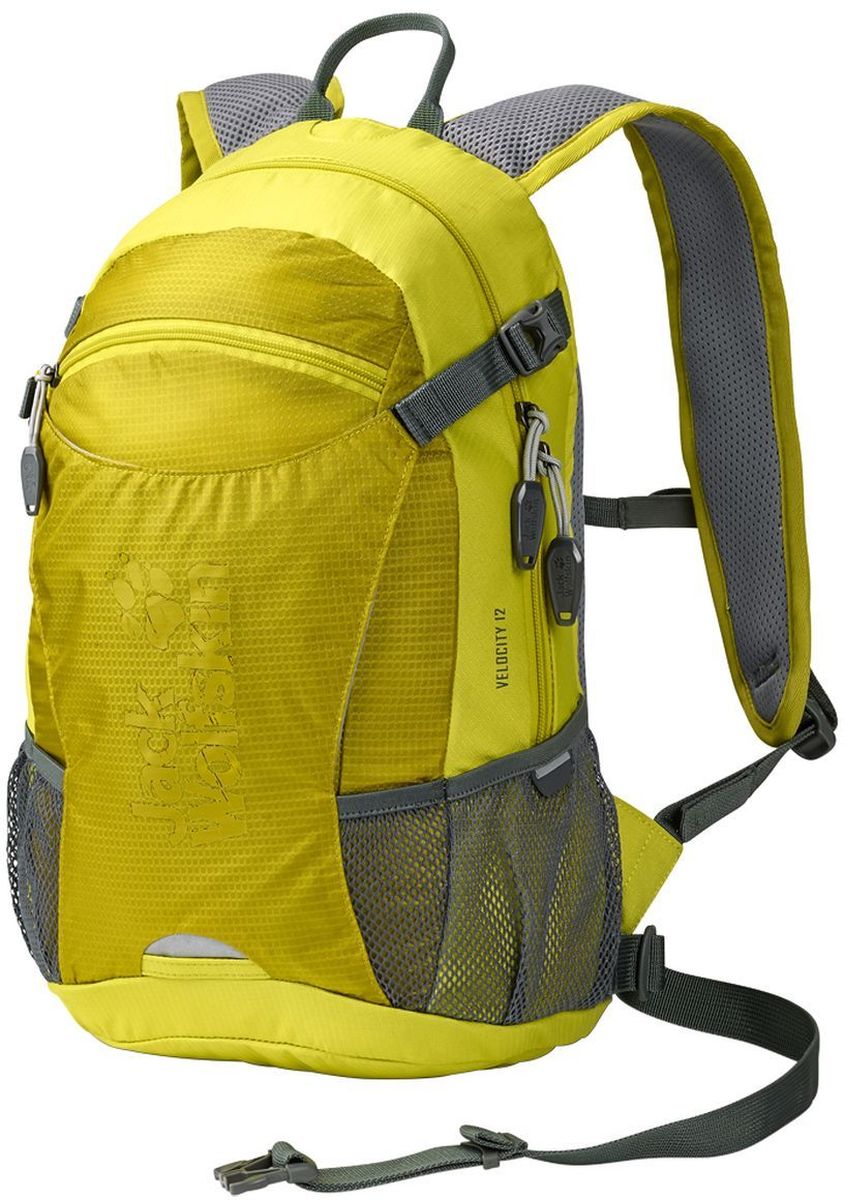 Рюкзак Jack Wolfskin Velocity 12, цвет: лимонный. 2004961-42402004961-4240 Рюкзак Jack Wolfskin Velocity 12, цвет: лимонный. 2004961-42402004961-4240Качественный рюкзак, изготовленный из прочных материалов, и способный надежно сохранить все вещи от воздействия внешней среды. Предназначенный для туризма, он обладает одним внутренним отделом и карманом для органайзера. Особая система креплений дает гарантию плотного прилегания изделия к спине. Мягкая подушка в задней части не создает дискомфорта для мышц, а удобные лямки регулируются по высоте и не натирают плечи. Специальный вентиляционный канал обеспечивает свободный доступ воздуха к кожным покровам, что не создает предпосылок для перегрева тела в процессе похода. Один передний центральный карман и два боковых дополнительно вмещают в себя массу нужных для похода предметов. Изделие предусматривает крепление светодиодного фонаря, крепления для шлема, насоса, питьевой системы. При помощи компрессионного ремня рюкзак Wolfskin легко сжимается, уменьшаясь в объеме. Для защиты от дождя имеется прочный чехол.