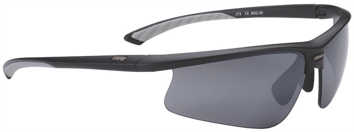 Очки солнцезащитные BBB Winner PC Smoke Flash Mirror Lens Gray Tips, цвет: черныйBSG-39 Очки солнцезащитные BBB Winner PC Smoke Flash Mirror Lens Gray Tips, цвет: черныйBSG-39Спортивные очки со сменными поликарбонатными линзами. Форма линз обеспечивает защиту от солнца, пыли и ветра. 100% защита от ультрафиолета. Высокотехнологичная оправа из материала Grilamid с настраиваемой резиновой переносицей. Мягкие кончики дужек для жёсткой посадки и комфорта одновременно. Мешочек для хранения в комплекте. В комплекте сменные линзы: жёлтая и прозрачная.
