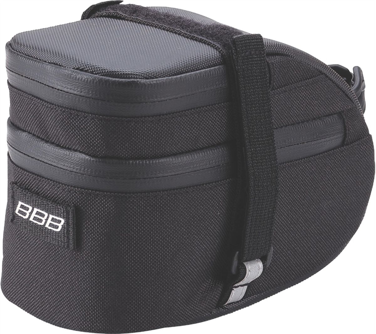 Велосумка под седло BBB EasyPack, цвет: черный. Размер LBSB-31L Велосумка под седло BBB EasyPack, цвет: черный. Размер LBSB-31LТехнологичная подседельная сумка в линейке - применяются лучшие материалы и новейшие технологии. Синяя подкладка для лучшей видимости содержимого. Эластичный ремешок и карман для простоты организации содержимого вашей сумочки . Водонепроницаемая молния с фиксатором для дополнительной безопасности и абсолютно бесшумная при езде. Крепление для заднего габарита-LED фонарика. Черная светоотражающая полоска для лучшей видимости. Двойная застежка на липучке для простой и быстрой установки/снятия. Резиновый ремешок крепления к подседельному штырю для надёжной фиксации сумочки и во избежание повреждений лайкровых шорт и подседельного штыря. Большая сумка(L) разделена на два отсека. Верхний отсек отлично подходит для хранения кошелька, ключей, или документов. L (750см3)