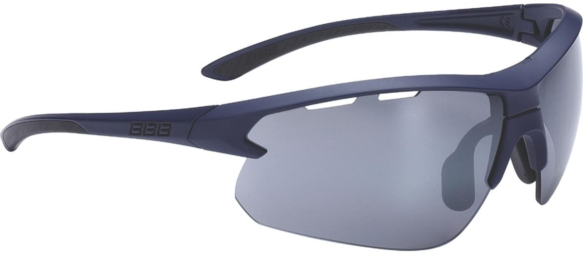 Очки солнцезащитные BBB Impulse Black Rubber Temple Tips PC Smoke Flash Mirror Lenses, цвет: темно-синийBSG-52 Очки солнцезащитные BBB Impulse Black Rubber Temple Tips PC Smoke Flash Mirror Lenses, цвет: темно-синийBSG-52Спортивные очки со специальной конструкцией, позволяющей менять линзы в один щелчок. Сменные поликарбонатные линзы с продуманной системой вентиляции. Мягкие наконечники дужек для надёжной и комфортной посадки. Форма линз обеспечивает защиту от солнца, пыли и ветра. 100% защита от ультрафиолета. Высокотехнологичная оправа из материала Grilamid с регулируемой переносицей. Мешочек для хранения в комплекте. В комплекте сменные линзы: прозрачные и желтые.