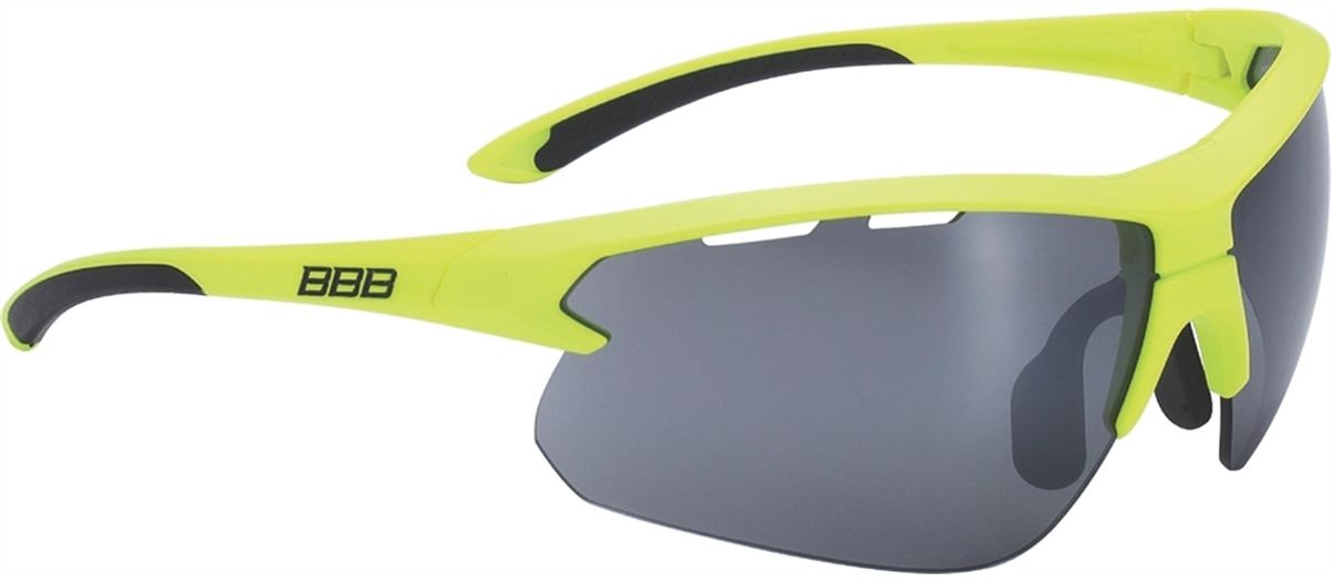 Очки солнцезащитные BBB Impulse Black Temple Tips PC Smoke Flash Mirror Lenses, цвет: желтыйBSG-52 Очки солнцезащитные BBB Impulse Black Temple Tips PC Smoke Flash Mirror Lenses, цвет: желтыйBSG-52Спортивные очки со специальной конструкцией, позволяющей менять линзы в один щелчок. Сменные поликарбонатные линзы с продуманной системой вентиляции. Мягкие наконечники дужек для надёжной и комфортной посадки. Форма линз обеспечивает защиту от солнца, пыли и ветра. 100% защита от ультрафиолета. Высокотехнологичная оправа из материала Grilamid с регулируемой переносицей. Мешочек для хранения в комплекте. В комплекте сменные линзы: прозрачные и желтые.