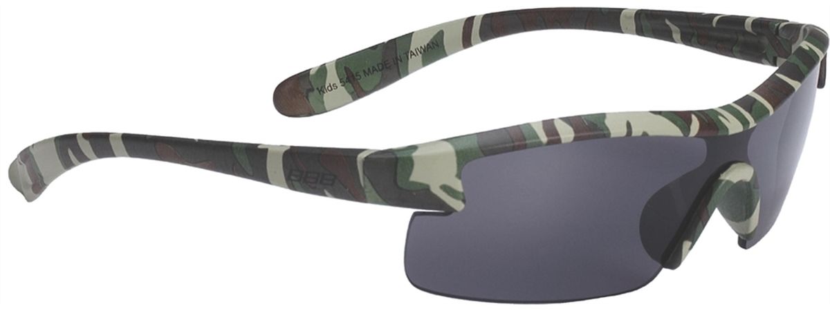 Очки солнцезащитные BBB Kids PC Smoke Lens, цвет: зеленый камуфляжBSG-54 Очки солнцезащитные BBB Kids PC Smoke Lens, цвет: зеленый камуфляжBSG-54Специальные детские очки небольшого размера. Прочная монолитная оправа из поликарбоната. Округлая форма линз обеспечивает защиту от солнца, пыли и ветра. 100% защита от ультрафиолета. Мешочек для хранения в комплекте.