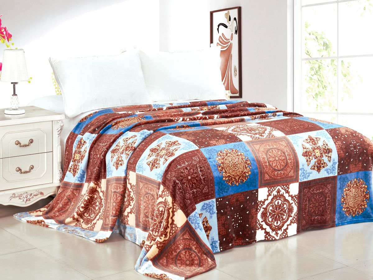 Плед Cleo Узоры Маркери, 200 х 220 см200/052-pf Плед Cleo Узоры Маркери, 200 х 220 см200/052-pfКоллекция пледов Cleo – модное решение вашего интерьера! Пледы сделаны из инновационного материала – микрофибры. Микрофибра (микроволокно) - прорыв в синтетической промышленности. Это очень тонкие волокна, тоньше человеческого волоса. Благодаря свой структуре, микрофибра имеет ряд преимуществ: - отличные впитывающие свойства и способность пропускать воздух, под пледами будет комфортно и зимой и летом; - при дальнейшем уходе краски не выцветают и не линяют; - пледами можно укрываться и не бояться, что на вашей одежде останутся следы ворса; - пледы прослужат невероятно долго. Коллекция пледов Cleo – для самого требовательного покупателя, разнообразие стилей и нежность и комфорт вашей семьи в любое время года!