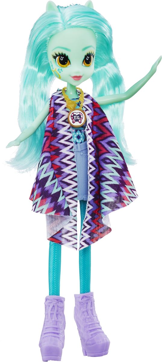 My Little Pony Equestria Girls Кукла Легенда Вечнозеленого леса Лира ХартстрингсB6477 My Little Pony Equestria Girls Кукла Легенда Вечнозеленого леса Лира ХартстрингсB6477Рейнбоу Деш, Лира Хартстрингс, Свити Дропс, Пинки Пай и новая героиня Глориоса готовы поездке в летний лагерь. На них красивые платья из ткани с узором шеврон. На каждой кукле нанесен специальный код, отсканировав которой своим мобильным устройством, можно разблокировать новые наряды и аксессуары в мобильном приложении MY LITTLE PONY EQUESTRIA GIRLS.
