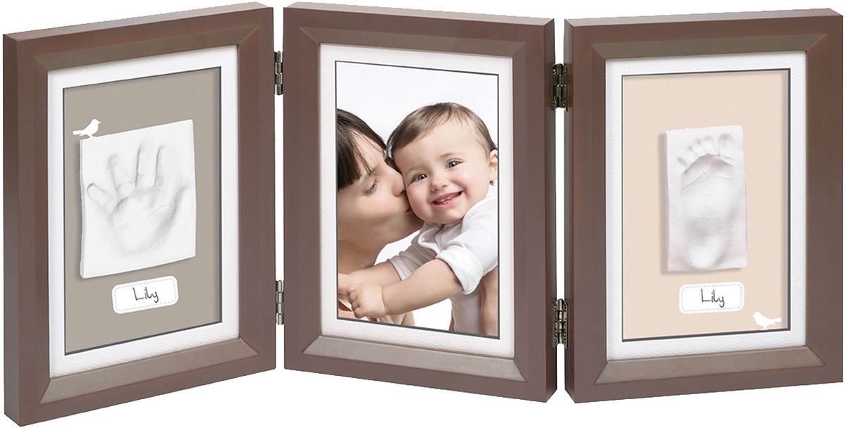 Baby Art Рамка для оттисков Классика тройная34120108 Baby Art Рамка для оттисков Классика тройная34120108Тройная рамочка с отпечатком от компании Baby Art - это особый подход к созданию очаровательного подарка на память для этого особого периода жизни, с фотографией и обоими отпечатками ручки и ножки вашего ребенка. - Быстро и легко сделать отпечаток: не надо запекать, нет необходимости в дополнительных материалах, все уже включено в набор! - Можно делать несколько проб до сушки. - Очень быстро: создание идеального слепка всего за 2 минуты (не включая процесс сушки).