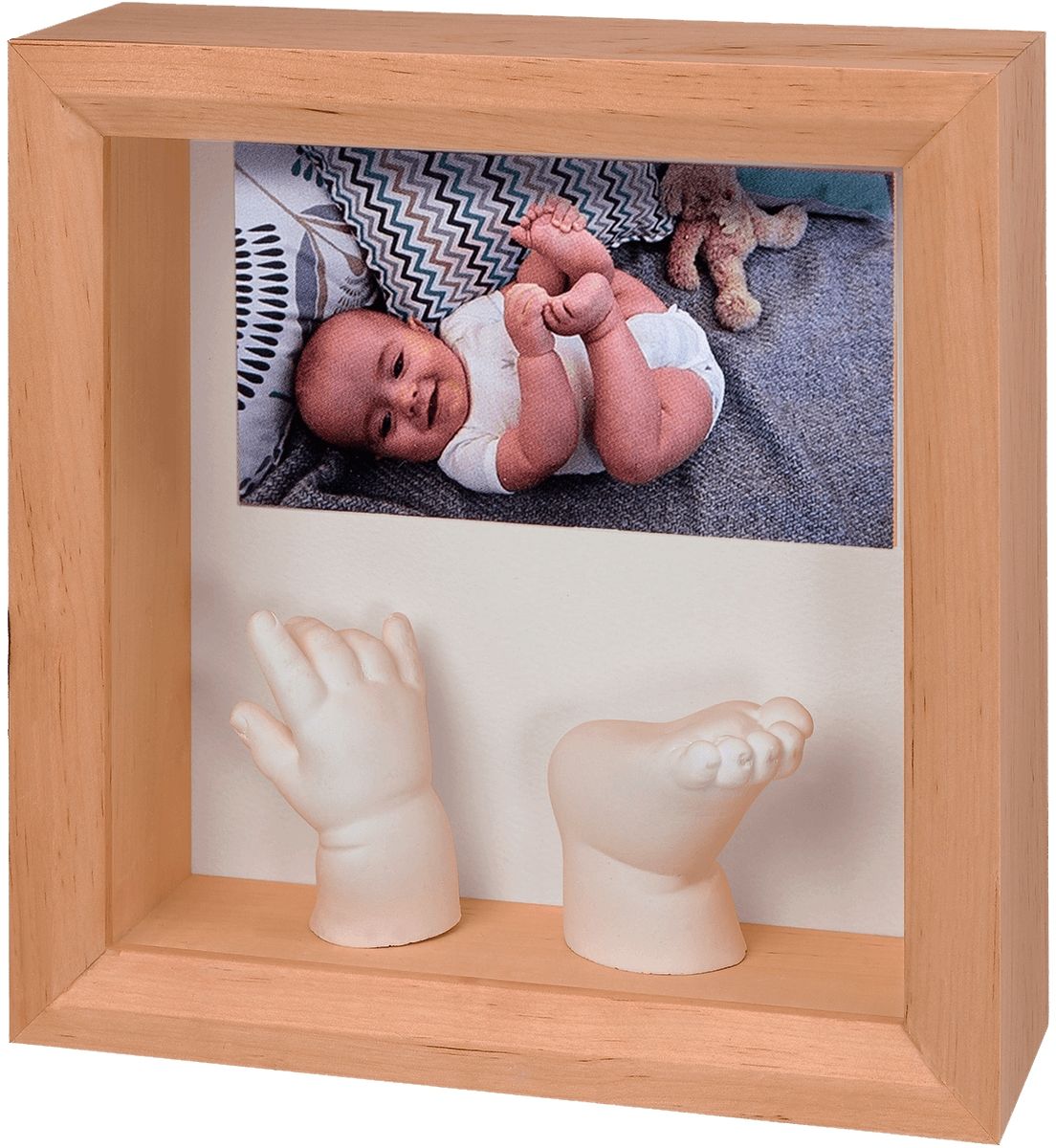 Baby Art Рамка для оттисков Классика с объемным слепком34120183 Baby Art Рамка для оттисков Классика с объемным слепком34120183Рамочка с отпечатком от компании Baby Art - это особый подход к созданию очаровательного подарка на память для этого особого периода жизни, с фотографией и обоими отпечатками ручки и ножки вашего ребенка. - Быстро и легко сделать отпечаток: не надо запекать, нет необходимости в дополнительных материалах, все уже включено в набор! - Можно делать несколько проб до сушки. - Очень быстро: создание идеального слепка всего за 2 минуты (не включая процесс сушки).