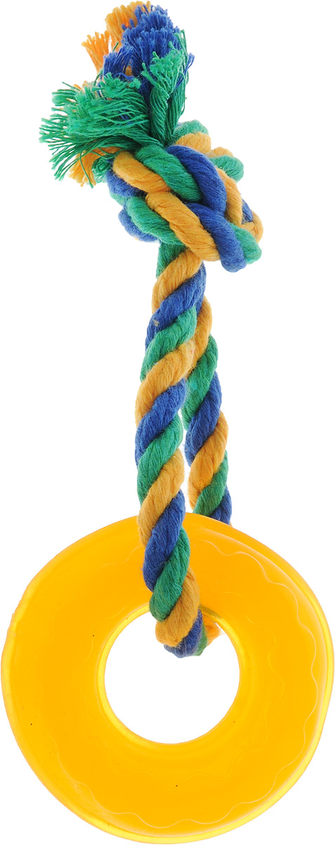 Игрушка для собак Doglike Кольцо Мини, с канатом, длина 17 смD11-1106 Игрушка для собак Doglike Кольцо Мини, с канатом, длина 17 смD11-1106Игрушка Doglike Кольцо Мини служит для массажа десен и очистки зубов от налета и камня, а также снимает нервное напряжение. Игрушка представляет собой резиновое кольцо с завязанным текстильным канатом. Она прочная и может выдержать огромное количество часов игры. Это идеальная замена косточке. Если ваш пес портит мебель, излишне агрессивен, непослушен или страдает излишним весом то, скорее всего, корень всех бед кроется в недостаточной физической и эмоциональной нагрузке. Порадуйте своего питомца прекрасным и качественным подарком. Размер игрушки: 6,5 х 6,5 х 2 см. Длина игрушки (с канатом): 17 см.