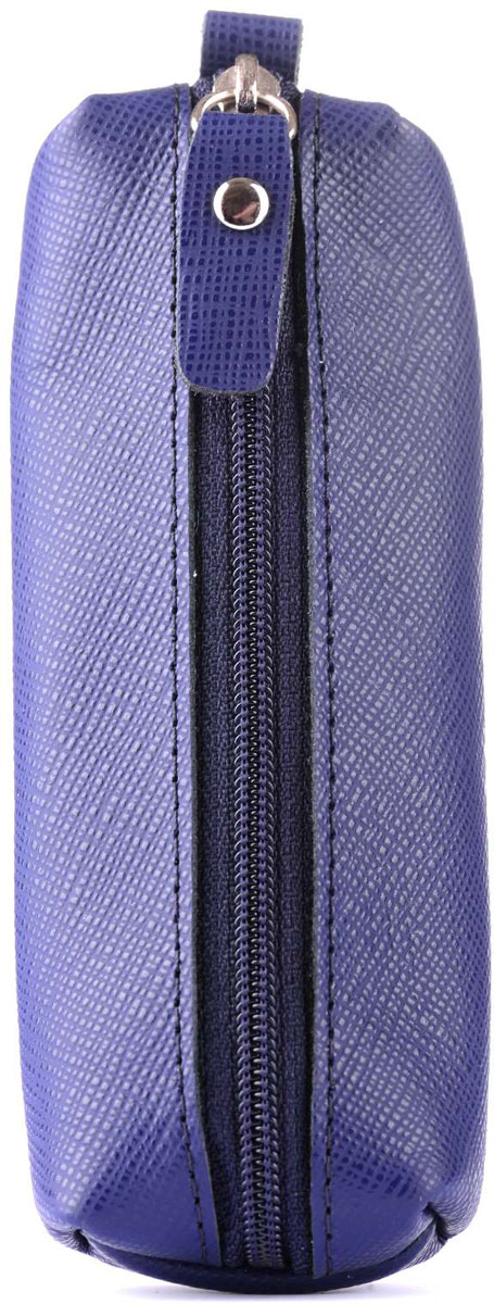Ключница Esse Нина Jeans, цвет: синий. GNIN00-00ML00-FG808O-K100GNIN00-00ML00-FG808O-K100 Ключница Esse Нина Jeans, цвет: синий. GNIN00-00ML00-FG808O-K100GNIN00-00ML00-FG808O-K100Компактная ключница Esse Нина Jeans популярной формы. Выполнены из натуральной кожи и тканевой подкладки. Внутри - полукольцо на хлястике для крепления связки ключей. Закрывается на молнию.