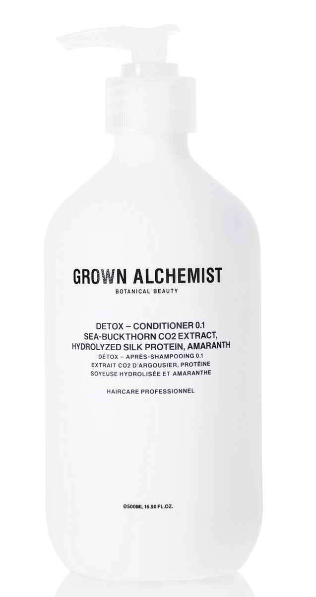 Grown Alchemist Детокс кондиционер 500 млGRA0174 Grown Alchemist Детокс кондиционер 500 млGRA0174Высокоэффективный детокс-кондиционер для ежедневного использования. Очищает волосы и кожу головы от переработанных организмом свободных радикалов, появляющихся как из-за особенностей питания, так и из-за влияния окружающей среды (загрязнения воздуха, UVB/UVA-лучи). Кондиционер обладает защитными свойствами и придает волосам здоровый блеск, заметно укрепляет их, облегчает расчесывание.