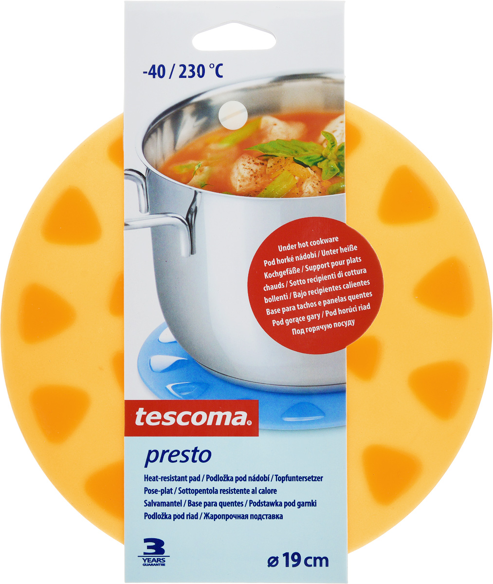 Подставка для горячего Tescoma Presto, цвет: оранжевый, диаметр 19 см420938_оранжевый Подставка для горячего Tescoma Presto, цвет: оранжевый, диаметр 19 см420938_оранжевыйЖаропрочная подставка Tescoma Presto прекрасно подходит в качестве подставки под горячую посуду. Подставка изготовлена из силикона. Для удобства размещения и экономии пространства в подставке есть отверстие, с помощью которого ее можно повесить в любом удобном для вас месте. Подставка выдерживает температуру от -40°С до +230°С. Можно использовать в холодильнике, морозильной камере, мыть в посудомоечной машине. Размеры: 19 х 19 х 3 см.