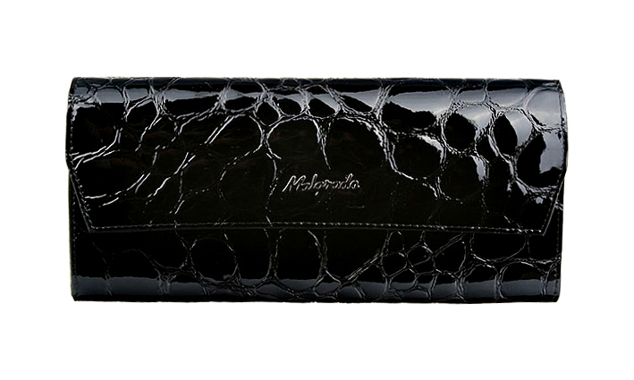 Кошелек женский Malgrado, цвет: черный. 75504-3840175504-38401 Кошелек женский Malgrado, цвет: черный. 75504-3840175504-38401Стильный кошелек Malgrado выполнен из лаковой натуральной кожи с декоративным тиснением под змею, застегивается клапаном на кнопку. Внутри содержит два горизонтальных кармана для бумаг, девять кармашков для кредитных карт, отделение на молнии для мелочи и два отделения для купюр. На задней стороне кошелька расположен открытый кармашек. Кошелек упакован в подарочную металлическую коробку с логотипом фирмы. Такой кошелек станет замечательным подарком человеку, ценящему качественные и практичные вещи.
