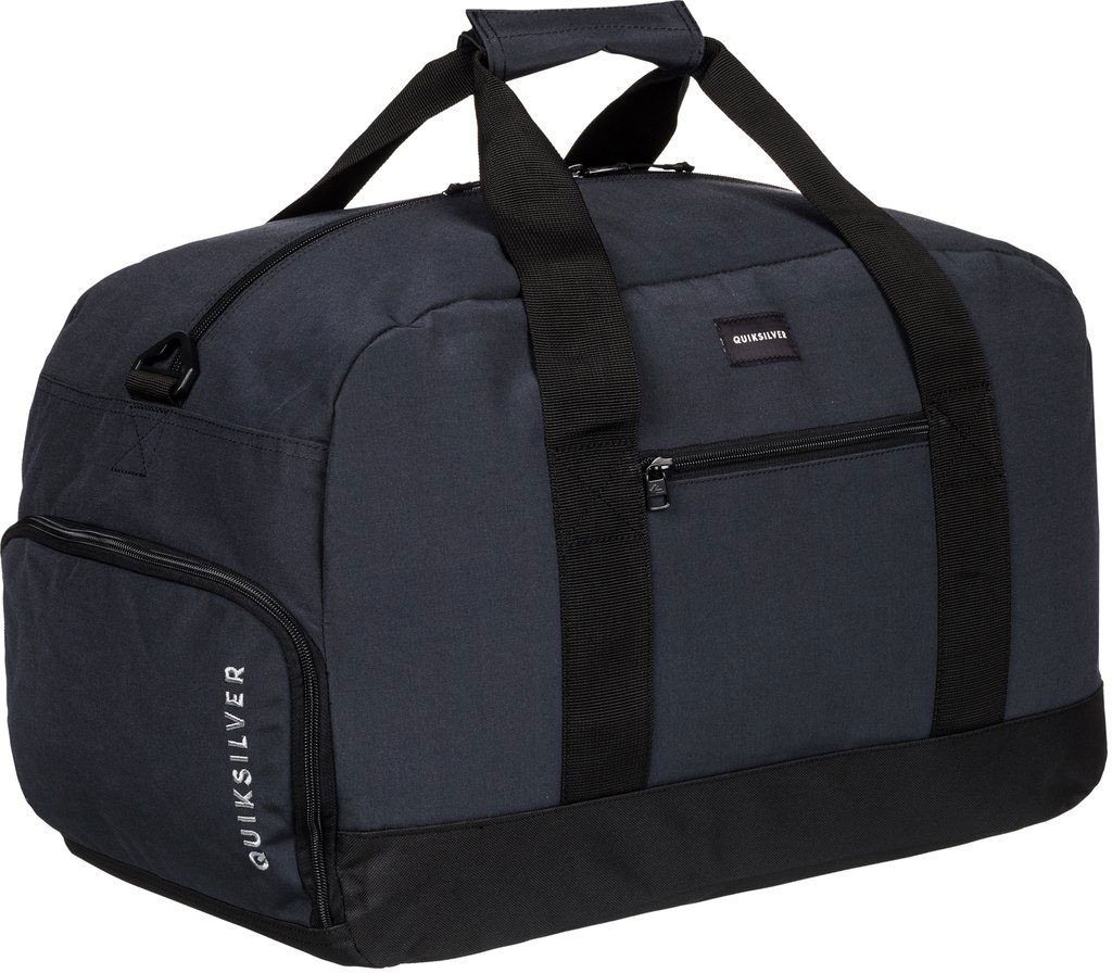 Сумка дорожная мужская Quiksilver Medium Shelter, цвет: черный. EQYBL03096-KVJWEQYBL03096-KVJW Сумка дорожная мужская Quiksilver Medium Shelter, цвет: черный. EQYBL03096-KVJWEQYBL03096-KVJWМужская дорожная сумка Quiksilver выполнена из полиэстера. Модель с одним основным отделением застегивается на молнию. Передняя стенка дополнена прорезным карманом на молнии. У изделия имеется передний карман на молнии, съемная заплечная лямка и отдельный доступ в отделение для обуви.