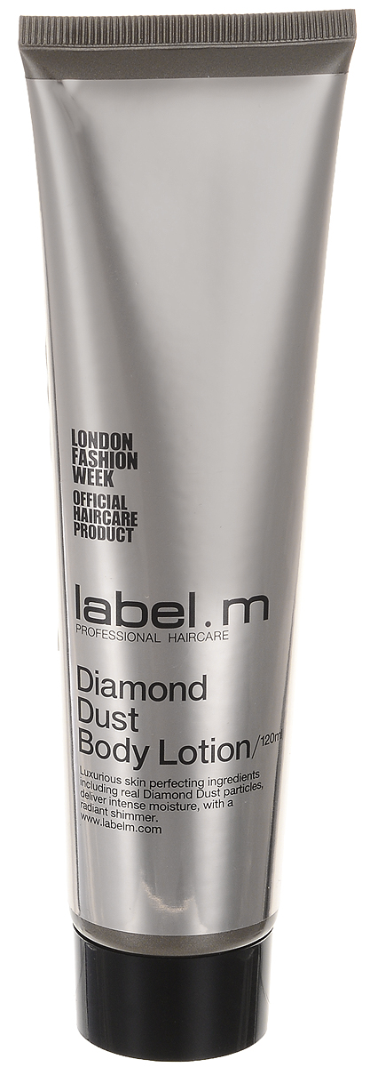 Label.m Лосьон для тела алмазная пыль 120 млLBDD0120 Label.m Лосьон для тела алмазная пыль 120 млLBDD0120НОВАЯ роскошная серия Алмазная Пыль включает в себя эксклюзивный Микро-Алмазный Комплекс – уникальное сочетание ингредиентов и настоящих алмазов для совершенных волос раскрывает их великолепие, шелковистость и интенсивное сияние. Микро-Алмазный Комплекс Пять изысканных ингредиентов Эксклюзивное сочетание самых редких ингредиентов: частицы черной и белой Алмазной Пыли, Шампанское, Масло Лепестков Белой Розы и Жемчуга мягко очищают от токсинов и укрепляют волосы и кожу головы, в то время как состояние волос преображается. Для Максимального Преображения Волос Интенсивно питает и запечатывает кутикулу Мощная защита от тепловых воздействий и влажности. Придает яркий блеск и шелковистость Усиливает природное движение волос без утяжеления. Мягкое воздействие на кожу головы и волос: без парабенов и сульфатов. Роскошные и улучшающие состояние кожи частицы Алмазной Пыли обеспечивают интенсивное увлажнение и шелковистость, делая кожу сияющей и наполняя ее ярким мерцанием алмазов.