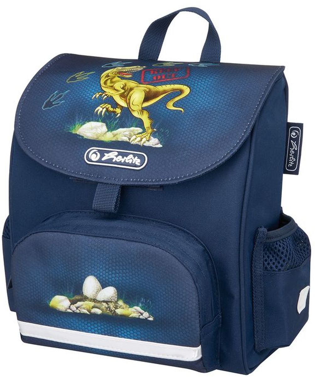Herlitz Ранец дошкольный Mini Softbag Dino50008148 Herlitz Ранец дошкольный Mini Softbag Dino50008148Небольшой ранец Herlitz Mini Softbag Dino с эргономичной спинкой предназначен для дошкольников. Уплотненные регулируемые лямки позволяют равномерно распределить нагрузку, не нагружая позвоночник. Модель изготовлена из полиэстера с водоотталкивающей пропиткой. Светоотражающие полоски (на лямках, переднем и боковых карманах) из материала 3M Scotchlite обеспечивают безопасность ребенка в темное время суток. Изделие содержит одно отделение. В наружный передний карман на молнии поместятся карандаши, пенал с письменными принадлежностями. Два боковых кармана подходят для хранения личных вещей. Ранец Herlitz Mini Softbag Dino компактный и легкий.