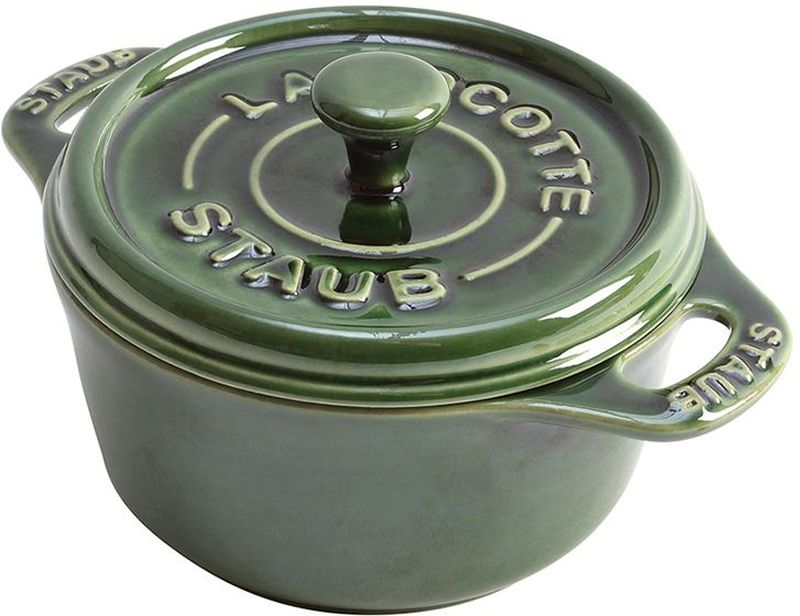Мини-кокот Staub, круглый, диаметр 10 см, 24 шт40510-787 Мини-кокот Staub, круглый, диаметр 10 см, 24 шт40510-787Посуда изготовлена из глины, покрытой эмалью из стеклянного порошка. Не содержит свинца! Подходит для использования в духовке и микроволновой печи, может использоваться для сервировки. Нельзя использовать на открытом огне. Можно помещать в морозильную камеру,но не ставить керамическую посуду из морозильной камеры сразу в горячую духовку. Избегать резкого нагревания и охлаждения, резкий перепад температуры может привести к повреждению посуды. Чтобы не обжечься, пользуйтесь прихватками. Можно мыть в посудомоечной машине или вручную, используя губку. Сушить вверх дном. Адрес изготовителя: Chaozhou Xincheng Ceramics Co., Ltd., № 6, Стаишн Роад, Норс-ист Райлвэй Сташн Девелопмент Зон, Чаожоу Гуандонг Китай (№ 6, Station Rd. North-east Railway Station Development Zone, Chaozhou Guandong China)