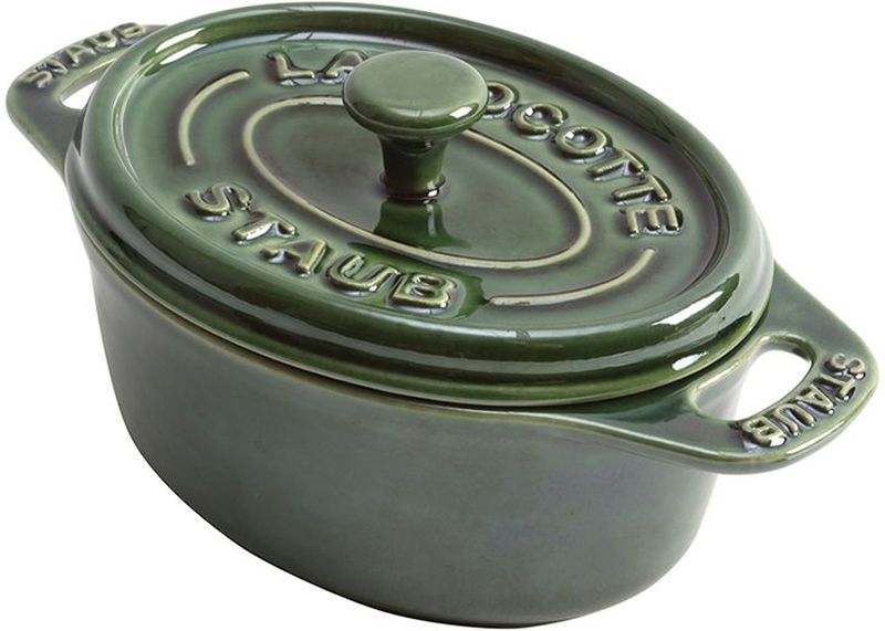 Мини-кокот Staub, круглый, диаметр 11 см, 24 шт40511-088 Мини-кокот Staub, круглый, диаметр 11 см, 24 шт40511-088Посуда изготовлена из глины, покрытой эмалью из стеклянного порошка. Не содержит свинца! Подходит для использования в духовке и микроволновой печи, может использоваться для сервировки. Нельзя использовать на открытом огне. Можно помещать в морозильную камеру,но не ставить керамическую посуду из морозильной камеры сразу в горячую духовку. Избегать резкого нагревания и охлаждения, резкий перепад температуры может привести к повреждению посуды. Чтобы не обжечься, пользуйтесь прихватками. Можно мыть в посудомоечной машине или вручную, используя губку. Сушить вверх дном. Адрес изготовителя: Chaozhou Xincheng Ceramics Co., Ltd., № 6, Стаишн Роад, Норс-ист Райлвэй Сташн Девелопмент Зон, Чаожоу Гуандонг Китай (№ 6, Station Rd. North-east Railway Station Development Zone, Chaozhou Guandong China)