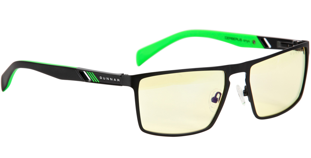 Gunnar Optiks Cerberus designed by Razer компьютерные очкиRZR-30003 Gunnar Optiks Cerberus designed by Razer компьютерные очкиRZR-30003Очки Gunnar Optiks Cerberus созданы из лучших материалов, которые существуют. Игровые очки Cerberus Designed by Razer удачно сочетают в себе классический стиль передней части оправы с современным принтом на дужках. Дужки очков сделаны из магниево-алюминиевого сплава с прорезиненными вставками, что делает оправу одновременно эргономичной при ношении и надежной в использовании. Добавим уникальную технологию линз I-AMP, и получим идеальную вещь для повышения вашей зрительной производительности. Гибкие силиконовые носовые упоры позволяют подогнать оправу под себя. Дужки с возможностью внешнего люфта обеспечивают комфортную посадку очков людям с разными типами лиц. Плавные линии оправы у носа и сбалансировано-распределенный вес гарантируют комфорт при длительном ношении без точек давления на переносицу и усталости глаз. Микрофиксаторы надежно удерживают линзы, не создавая давления или искажения оптики. Широкие линзы создадут комфортное панорамное...