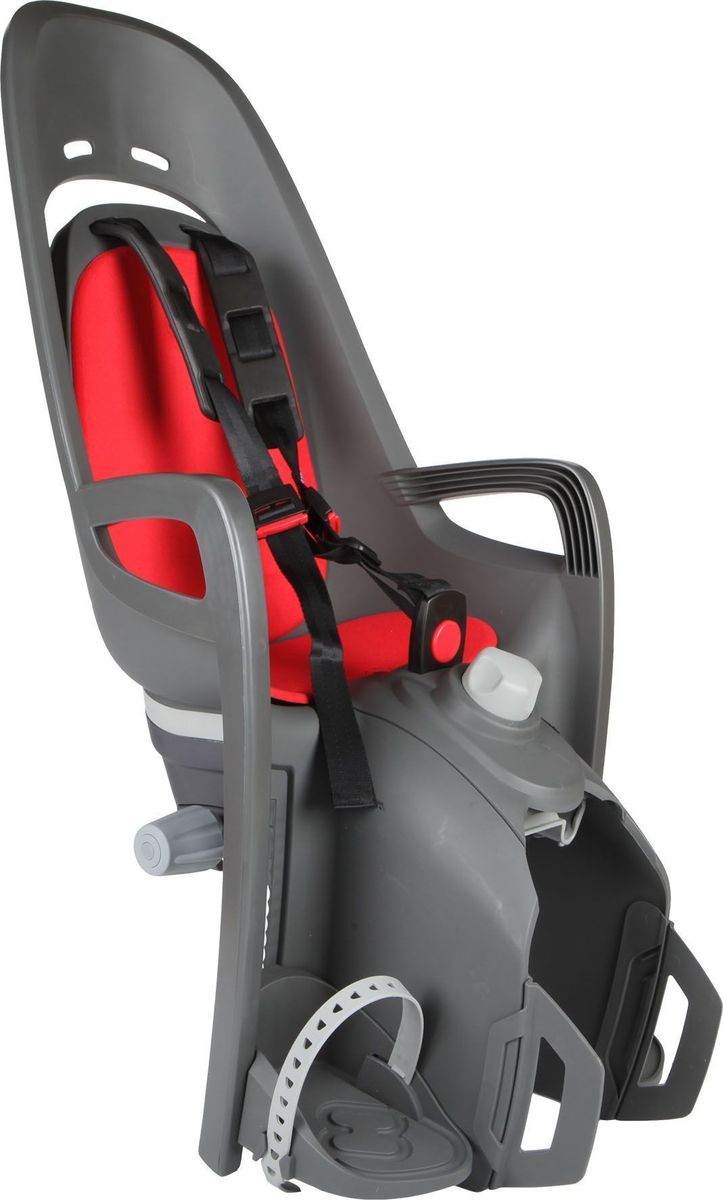 Детское велокресло Hamax Zenith Relax W/Carrier Adapter, цвет: серый, красный553062 Детское велокресло Hamax Zenith Relax W/Carrier Adapter, цвет: серый, красный553062Отличительные особенности HAMAX ZENITH RELAX от Hamax ZENITH это наличие регулировки угла наклона кресла в 12,5 градусов. Дополнительные мягкие пряжки для фиксации ребенка в кресле очень легкие и комфортные, но при этом обеспечивают надежную фиксацию ребенка в велокресле, позволяя при необходимости совершать резкие маневры и торможения. Эргономика велокресла расчитанна так что спинка кресла не будет мешать голове ребенка в моменты когда он хочет откинуться назад кресла в шлеме. Механизмы регулировки застежек позволяют комфортно отрегулировать их вместе с ростом ребенка. Все детские велосиденья Hamax растут вместе с ребенком! Регулируються и ремень безопасности и подножки. Переставляйте детское сиденье для велосипеда между двумя велосипедами Детское сиденье для велосипеда очень легко крепится и освобождается от велосипеда. Приобретая дополнительный кронштейн, вы можете легко переставлять детское сиденьес одного велосипеда на другой. ...