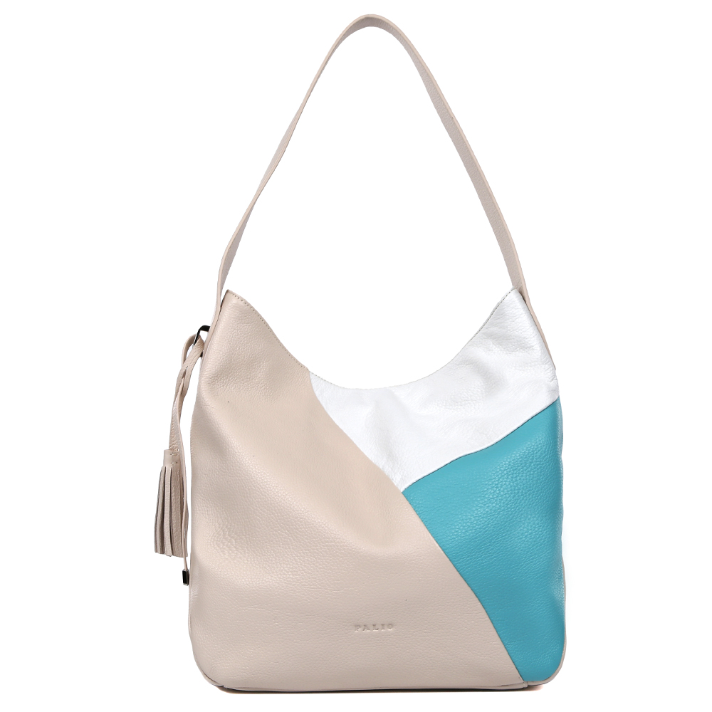 Сумка женская Palio, цвет: бежевый. 14977A1-W1-112/06514977A1-W1-112/065 beige/white Сумка женская Palio, цвет: бежевый. 14977A1-W1-112/06514977A1-W1-112/065 beige/whiteСтильная женская сумка-мешок Palio выполнена из натуральной кожи, которая имеет мягкую и нежную фактуру. Изысканный бежевый цвет в сочетании с голубым и белым оттенком придает аксессуару нотки весенне-летнего шарма и очарования, поэтому аксессуар прекрасно дополнит как классический, так и романтический образ. Дизайнерский брелок, который украшает боковую часть сумки, с легкостью подчеркнет ваш уникальный и неповторимый вкус. Сумка имеет одно вместительное отделение, где Вы сможете разместить любые папки и документы формата А4. Также внутри аксессуара вы с легкостью расположите свой сотовый телефон и другие женские мелочи за счет удобных карманов.