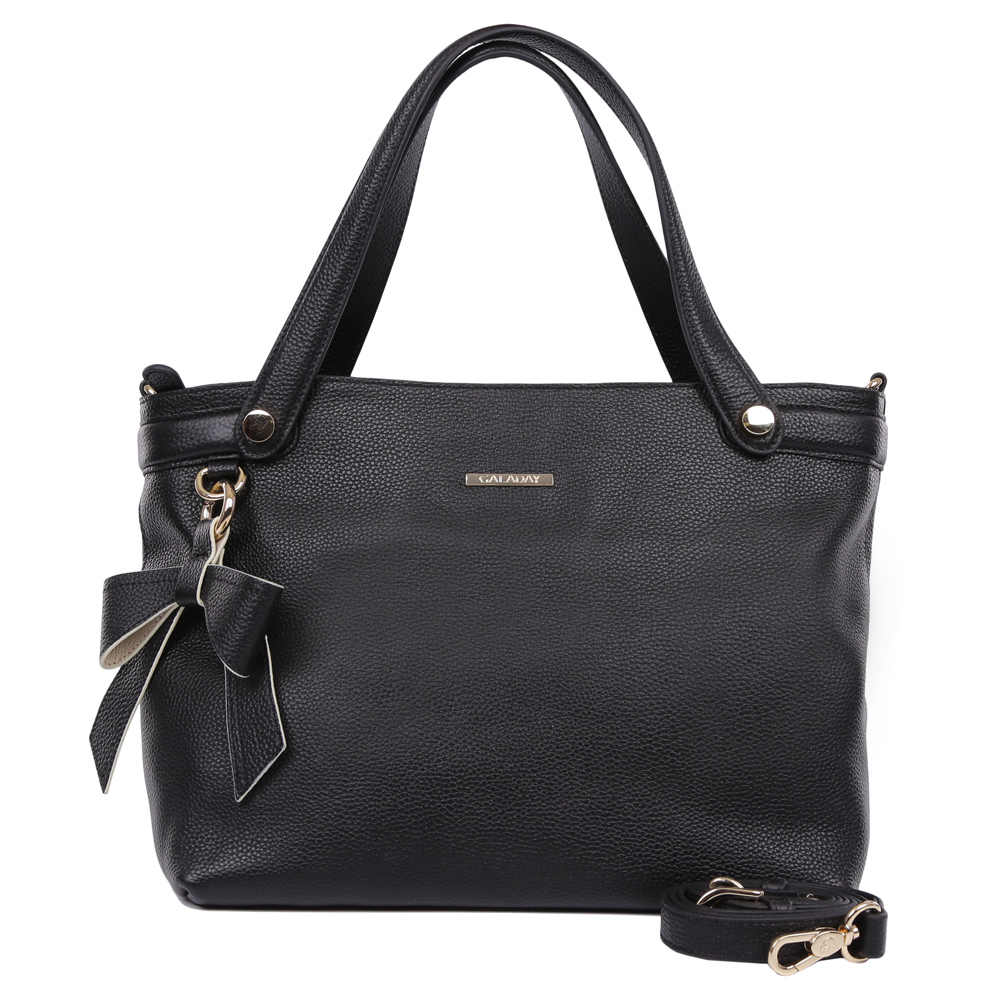 Сумка женская Galaday, цвет: черный. GD7119QGD7119Q-black Сумка женская Galaday, цвет: черный. GD7119QGD7119Q-blackЭлегантная женская сумка Galaday изготовлена из качественной натуральной кожи. Модель с одним отделением закрывается на застежку-молнию. Внутри имеются дополнительные карманы. С внешней задней стороны сумки расположен врезной карман на застежке-молнии. Сумка оснащена удобными ручками и плечевым ремнем, который можно регулировать по длине.