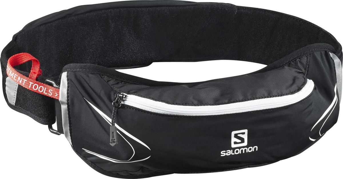 Сумка на пояс Salomon Agile 500 Belt Set, с бутылкой, цвет: черный, белыйL39406400 Сумка на пояс Salomon Agile 500 Belt Set, с бутылкой, цвет: черный, белыйL39406400Сумка на пояс Salomon Agile 500 Belt Set повышает мобильность и функциональность в любом забеге. Благодаря универсальному размеру и возможности подгонки облегчает выбор и подойдет бегунам с тонкой талией. Суперэластичный пояс не смещается даже при прыжках и обеспечивает быстрый доступ к мягкой фляге и другим нужным вещам. Отлично подходит для тренировок в городе или в горах. Объем бутылки: 500 мл.