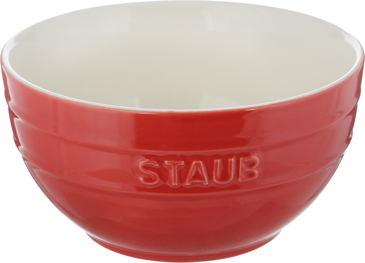 Миска Staub, цвет: вишневый, молочный, диаметр 17 см40510-791 Миска Staub, цвет: вишневый, молочный, диаметр 17 см40510-791Миска Staub изготовлена из глины, покрытой эмалью из стеклянного порошка. Изделие очень функциональное, оно пригодится на кухне для самых разнообразных нужд: в качестве салатника, миски, тарелки. Можно мыть в посудомоечной машине. Можно использовать в духовке, микроволновой печи и морозильной камере. Диаметр миски (по верхнему краю): 17 см. Высота стенки: 9 см. Объем: 1,2 л.