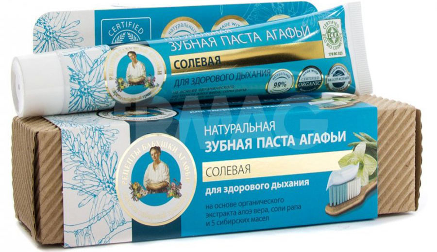 Рецепты бабушки Агафьи Зубная паста Солевая, 75 мл071-6-0902 Рецепты бабушки Агафьи Зубная паста Солевая, 75 мл071-6-0902Зубная паста обеспечивает профилактику от неприятного запаха благодаря входящей в состав соли рапа, предотвращающей воспалительные процессы и обладающей укрепляющим действием. Активные компоненты, входящие в состав пасты, очищают поверхность зубов и языка, благотворно воздействуют на состояние полости рта и препятствуют возникновению неприятного запаха. Надолго сохраняет свежесть дыхания. Предотвращает развитие кариеса. Обладает освежающим вкусом перечной мяты.