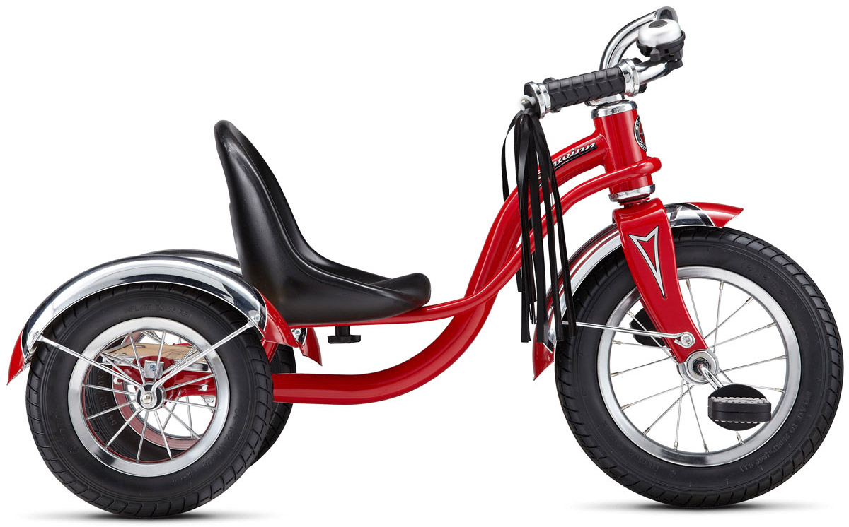 Schwinn Roadster Trike Детский трехколесный велосипед цвет красный38675674011 Schwinn Roadster Trike Детский трехколесный велосипед цвет красный38675674011Уникальный 3-колесный велосипед Schwinn Roadster Trike создан для самых маленьких. Создавайте воспоминания вместе с Schwinn Roadster Trike, которые будут длиться всю жизнь. Ярко-красный трёхколёсный ретро-байк с педалями на переднем колесе специально разработан с низким центром тяжести, что позволяет ребенку управлять велосипедом легко и безопасно. Велосипед имеет стальную раму и вилку. Сиденье сделано из прочной высококачественной пластмассы с возможностью регулировки по длине. Педали у велосипеда пластиковые с отражателями. Хромированные руль, крылья и звонок понравятся не только малышу, но и его родителям, когда будут наблюдать за его блестящими вело приключениями. Площадка для катания стоя поможет младенцу привыкать к скорости, а родителям участвовать в процессе катания. Предназначен для детей в возрасте от 1 до 3 лет. Американская компания Schwinn является одной из старейших на велосипедном рынке (производство велосипедов началось в 1895 году). В ...