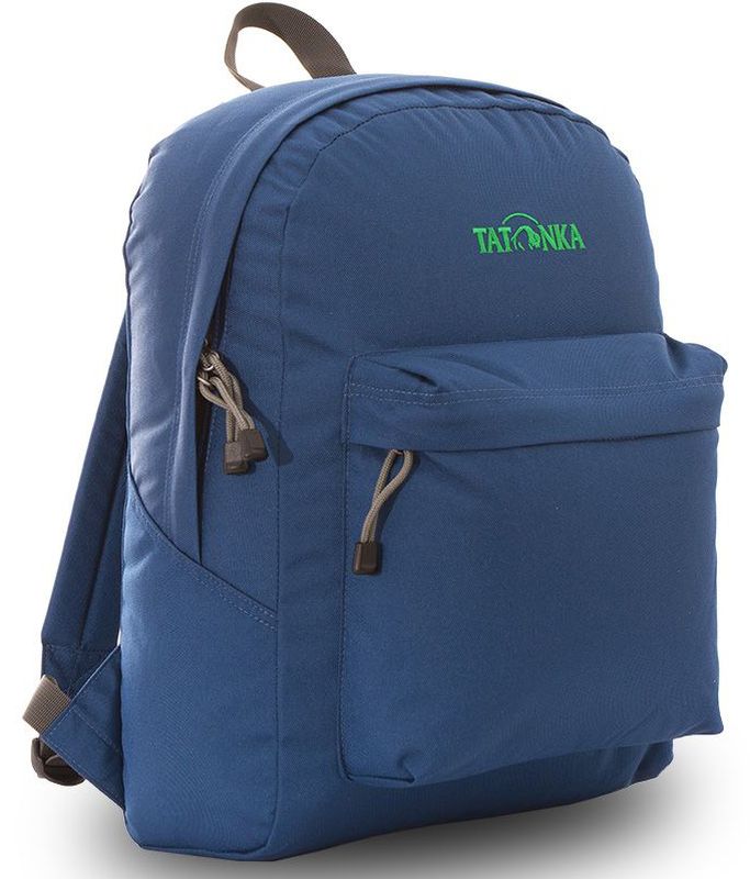 Рюкзак городской Tatonka Hunch Pack 22л, цвет: темно-синий, 41x30x17 смDI.6280.150 Рюкзак городской Tatonka Hunch Pack 22л, цвет: темно-синий, 41x30x17 смDI.6280.150Классический городской рюкзак. Легкий городской рюкзак с большим накладным карманом. Hunch Pack - идеальный спутник во время экскурсии по городу или короткого выезда на природу. В основном отделении достаточно места для объемных вещей, а передний карман с небольшим органайзером отлично подойдет для мелких предметов. Преимущества и особенности: Мягкие плечевые лямки, регулирующиеся по длине Прочная ручка для переноски Два бегунка на основной молнии Мини-органайзер в переднем кармане Вышитый логотип Молния YKK с технологие RC, позволяющей значительно увеличить срок службы молнии