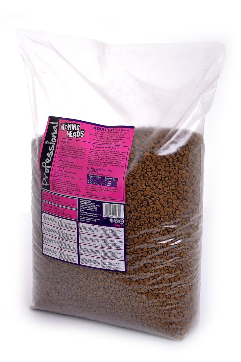Корм сухой Barking Heads Мурлыка для взрослых кошек, с лососем, курицей и рисом, 12 кг20573 Корм сухой Barking Heads Мурлыка для взрослых кошек, с лососем, курицей и рисом, 12 кг20573Полноценный корм для взрослых кошек «purr-nickety» Состав: 75% Лосося, Курицы и Яйца (27% свежего мяса лосося, 18% дегидрированной рыбы, 17,5% дегидрированного мяса курицы, 5% сухого яичного продукта, 4% куриного жира, 2% куриного бульона, 2% лососевого жира), Рис, Картофельный крахмал, Гороховый крахмал, Овес, Сушеный томат, Морские водоросли, Овощная клетчатка, Сушеная морковь, Сушеная Клюква Никаких синтетических красителей, ароматизаторов или консервантов. Гарантированный анализ (%): Белок 39%, Процент содержания жира 18%, Клетчатка 2%, Зола 9%, Влага 7%, Омега-6 2,8%, Омега-3 1,2%, Таурин 1000 мг/кг Витамины: Витамин А 24700 МЕ, Витамин D3 1680 МЕ, Витамин Е 320 МЕ Комплекс микроэлементов: Моногидрат сульфата железа 592 мг, Моногидрат сульфата цинка 411 мг, Моногидрат сульфата марганца 81 мг, Пентагидрат сульфата меди 30 мг, Безводный йодат кальция 3,64 мг, Селенит натрия 0,41 мг.