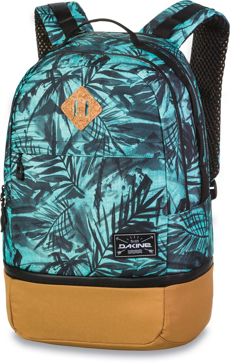 Рюкзак городской Dakine Interval Wet/Dry Painted Palm, цвет: бирюзовый, 24 л. 1000042500126982 10000425 Рюкзак городской Dakine Interval Wet/Dry Painted Palm, цвет: бирюзовый, 24 л. 1000042500126982 10000425Рюкзак с отделением для мокрой одежды или обуви (нижняя часть) В основном отделении карман для ноутбука до 15. Карман-органайзер. Карман для солнцезащитных очков. Дышащие лямки.