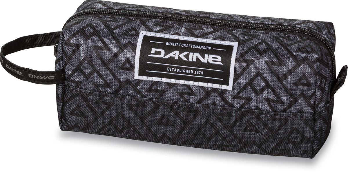 Сумка для аксессуаров Dakine Accessory Case Stacked, цвет: серый, 0,3 л. 816010500127118 8160105 Сумка для аксессуаров Dakine Accessory Case Stacked, цвет: серый, 0,3 л. 816010500127118 8160105Однообъемный тонкий чехол на молнии. Можно использовать в качестве пенала, косметички, сумочки для проводов…