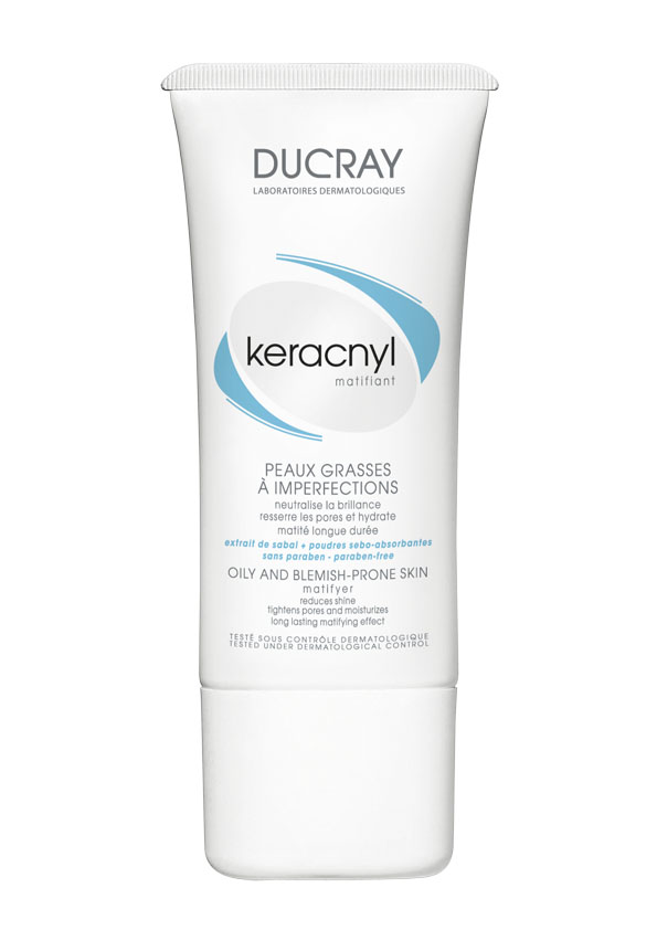 Ducray Матирующая эмульсия Keracnyl 30 млC27194 Ducray Матирующая эмульсия Keracnyl 30 млC27194Жирная и проблемная кожа, склонная к акне Матирующая эмульсия Keracnyl (Керакнил) надолго устраняет жирный блеск, сужает поры и увлажняет кожу. Основные компоненты: • комбинация абсорбирующего порошка и экстракта пальмы Сабаль уменьшает выработку кожного сала и оказывает мгновенный матирующий эффект • комплекс гликолевой и салициловой кислоты оказывают деликатный пилинг кожи и очищает поры. • токоферола ацетат защищает кожу от воздействия свободных радикалов и борется с первыми признаками старения. Ваша кожа остается матовой на протяжении дня. Идеально подходит под макияж.