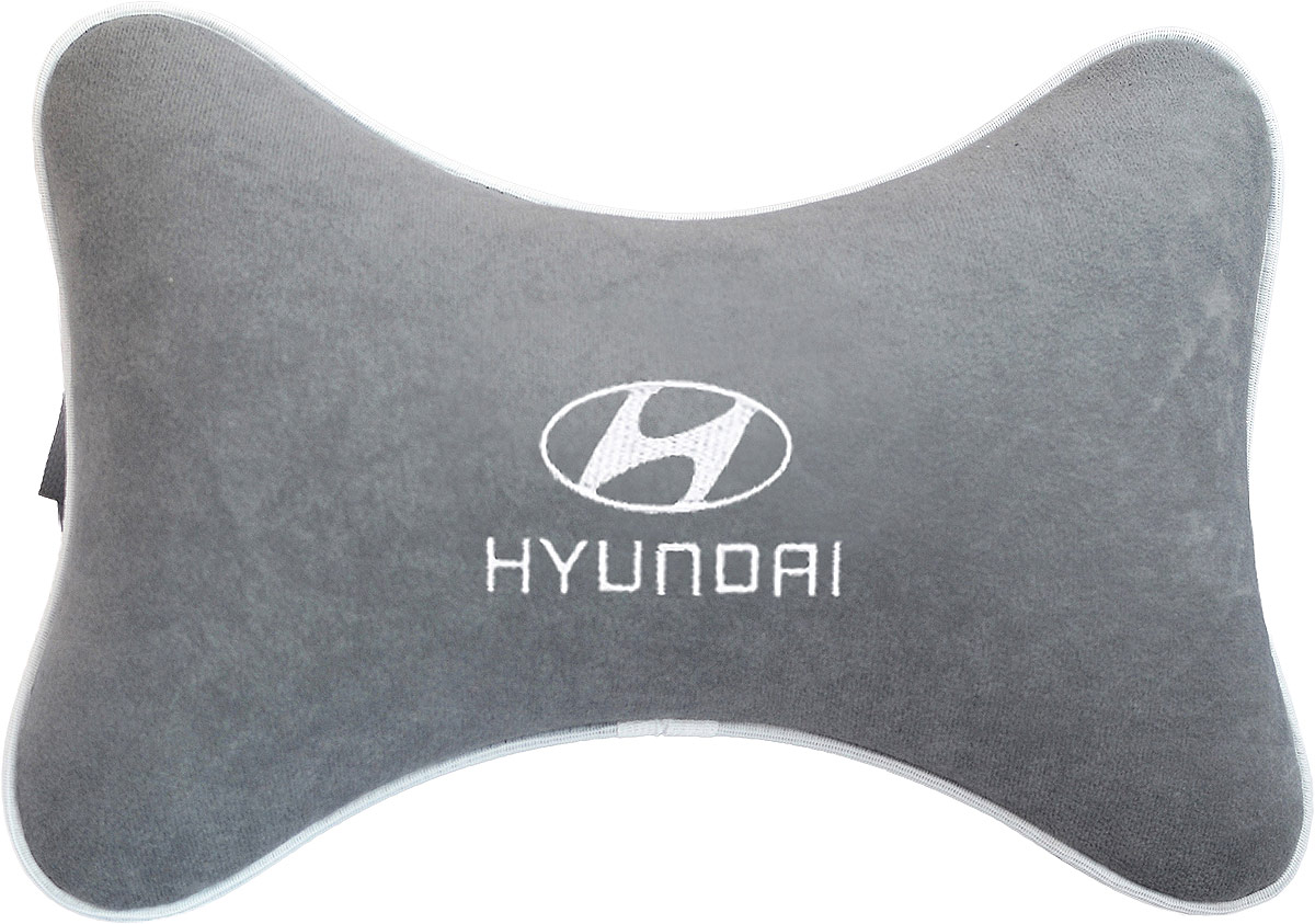 Подушка на подголовник Auto Premium Hyundai , цвет: серый. 3744737447 Подушка на подголовник Auto Premium Hyundai , цвет: серый. 3744737447Подушка на подголовник - это прежде всего лучший способ создать комфорт для шеи и головы во время пребывания в автомобильном кресле. Большинство штатных подголовников устроены так, что до них попросту не дотянуться. Данный аксессуар полностью решает эту проблему, создавая мягкую ортопедическою поддержку. Подушка крепится к сиденью, а это значит один раз поставил - и забыл. Меньше утомляемость - а следовательно выше внимание и концентрация на дороге. Одинакова удобна для пассажира и водителя. Подушка выполнена из велюра.