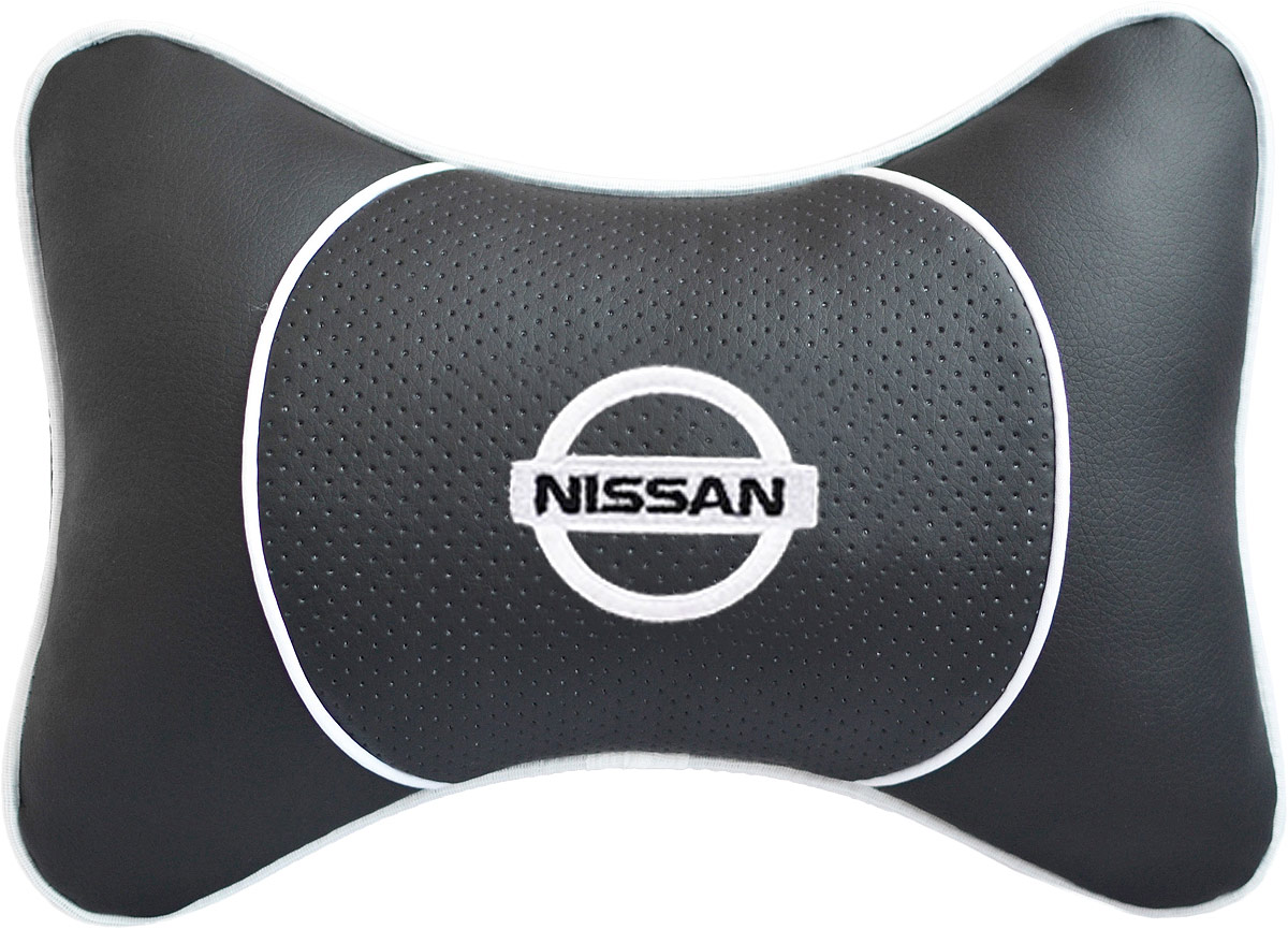Подушка на подголовник Auto Premium Nissan, цвет: черный. 3752337523 Подушка на подголовник Auto Premium Nissan, цвет: черный. 3752337523Подушка на подголовник Люкс выполнена из черной гладкой экокожи, вставка из черной перфорированной экокожи имеет обрамление мягким кантом. Для нанесения вышивки используются высококачественные итальянские нитки. Подушка на подголовник - это прежде всего лучший способ создать комфорт для шеи и головы во время пребывания в автомобильном кресле. Такая подушка будет удобна как водителю, так и пассажиру. При производстве используются высококачественные, износостойкие материалы и гипоаллергенные наполнители.