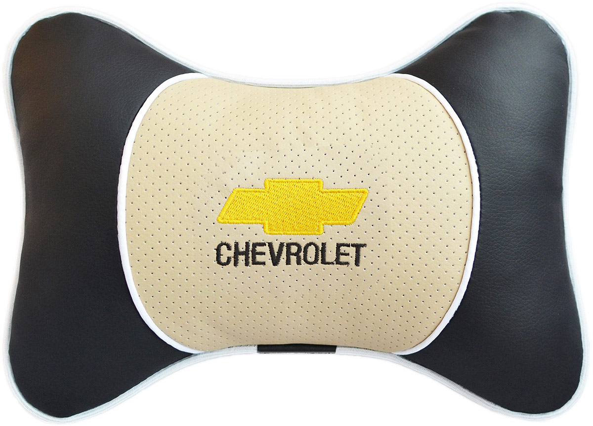 Подушка на подголовник Auto Premium Chevrolet, цвет: бежевый. 3758537585 Подушка на подголовник Auto Premium Chevrolet, цвет: бежевый. 3758537585Подушка на подголовник Люкс выполнена из черной гладкой экокожи, вставка из бежевой перфорированной экокожи имеет обрамление мягким кантом. Для нанесения вышивки используются высококачественные итальянские нитки. Подушка на подголовник - это прежде всего лучший способ создать комфорт для шеи и головы во время пребывания в автомобильном кресле. Такая подушка будет удобна как водителю, так и пассажиру. При производстве используются высококачественные, износостойкие материалы и гипоаллергенные наполнители.