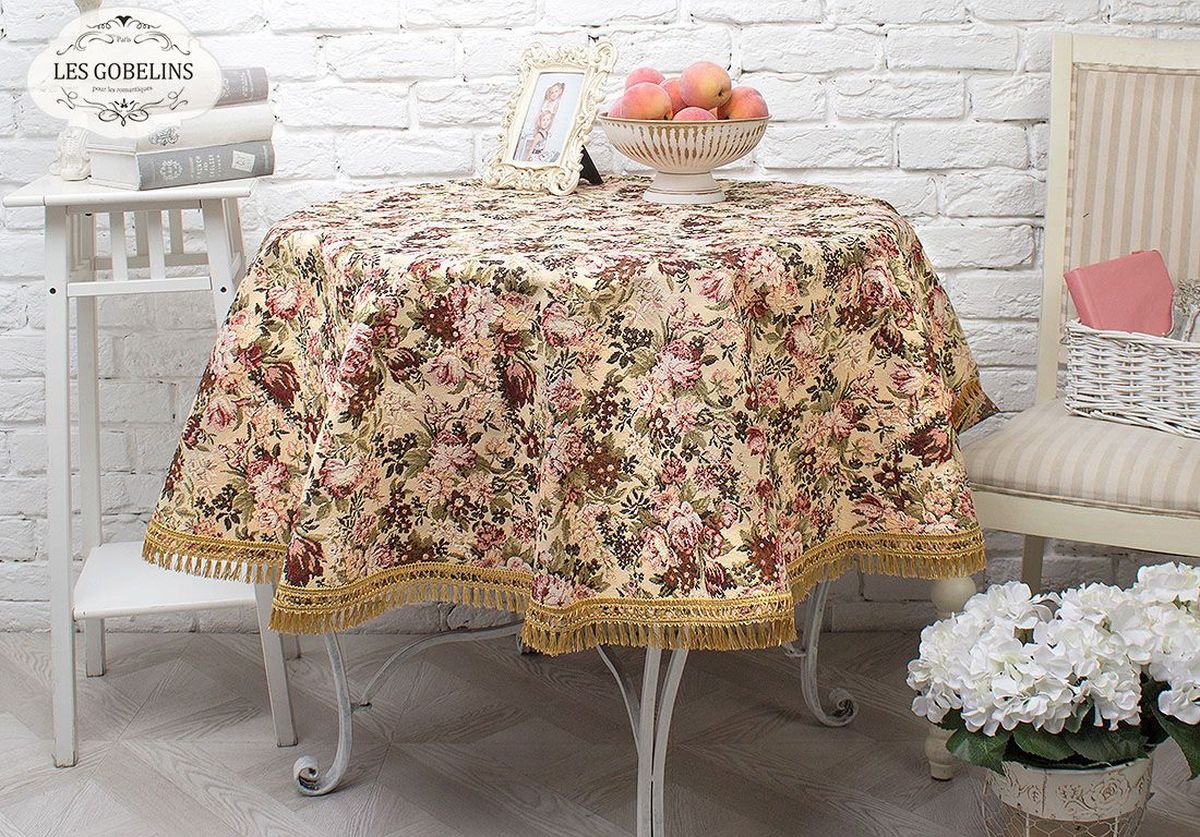 Скатерть Les Gobelins Bouquet Francais, круглая, диаметр 160 см. lns239524lns239524 Скатерть Les Gobelins Bouquet Francais, круглая, диаметр 160 см. lns239524lns239524Производитель: Les Gobelins Страна производства: Россия Круглая скатерть. Материал: Гобелен Состав материала: Хлопок - 50%, Полиэстер - 50% Размер (Диаметр): 160 см Упаковка: Полиэтиленовый пакет с клейким клапаном и бумажным вкладышем с информацией о продукте. Скатерть украшена по краю бахромой. Расположение рисунка на скатерти соответствует фотографии.