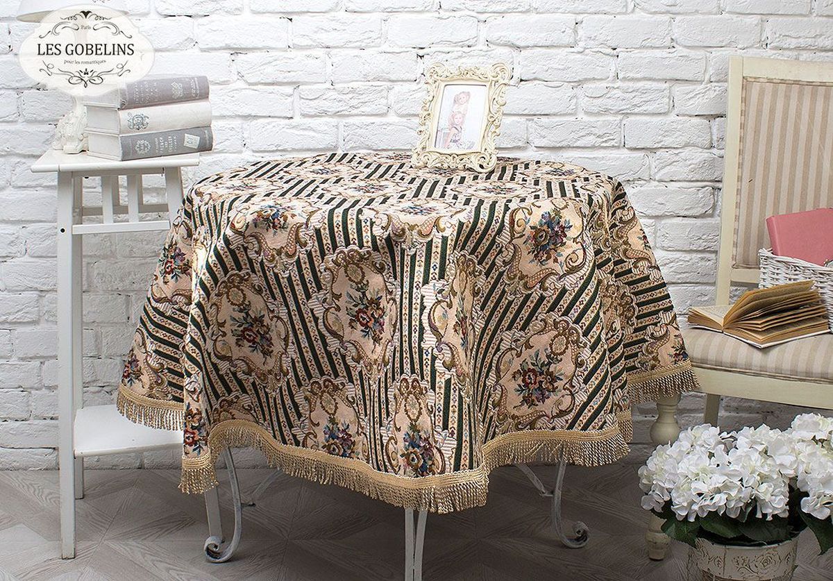 Скатерть Les Gobelins 12 Chaises, круглая, диаметр 160 см. lns239796lns239796 Скатерть Les Gobelins 12 Chaises, круглая, диаметр 160 см. lns239796lns239796Производитель: Les Gobelins Страна производства: Россия Круглая скатерть. Материал: Гобелен Состав материала: Хлопок - 50%, Полиэстер - 50% Размер (Диаметр): 160 см Упаковка: Полиэтиленовый пакет с клейким клапаном и бумажным вкладышем с информацией о продукте. Скатерть украшена по краю бахромой. Расположение рисунка на скатерти соответствует фотографии.