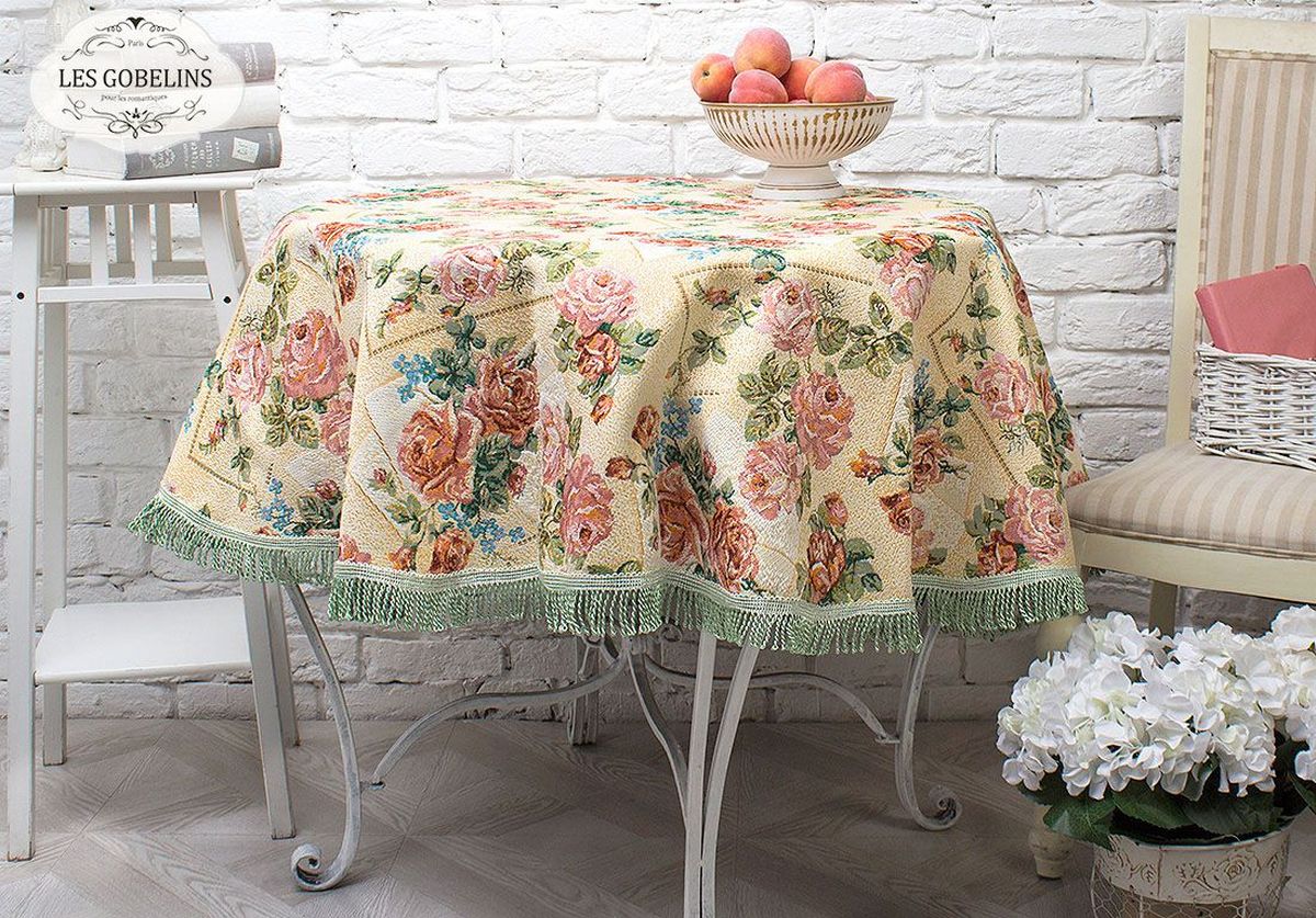 Скатерть Les Gobelins Rose Delicate, круглая, диаметр 160 см. lns239828lns239828 Скатерть Les Gobelins Rose Delicate, круглая, диаметр 160 см. lns239828lns239828Производитель: Les Gobelins Страна производства: Россия Круглая скатерть. Материал: Гобелен Состав материала: Хлопок - 5%, Полиэстер - 95% Размер (Диаметр): 160 см Упаковка: Полиэтиленовый пакет с клейким клапаном и бумажным вкладышем с информацией о продукте. Скатерть украшена по краю бахромой. Расположение рисунка на скатерти соответствует фотографии.