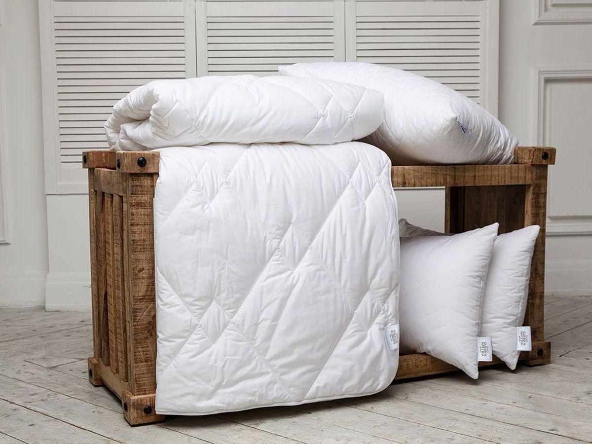 Подушка William Roberts Essential Bamboo, средняя, 70х70wlr233236 Подушка William Roberts Essential Bamboo, средняя, 70х70wlr233236Подушка средняя для тех, кто спит на спине Размер (см): 70х70 (1 шт) (Квадратная) Наполнитель чехла: Бамбуковое волокно Состав наполнителя чехла: 100% Бамбук Наполнитель ядра: Силиконизированное волокно (Микроволокно) Состав наполнителя ядра: 100% Полиэфир Материал чехла: Хлопковый сатин Состав материала чехла: 100% Хлопок Отделка: Кант, Стежка Застежка: Есть Производитель: William Roberts Cтрана производства: Великобритания