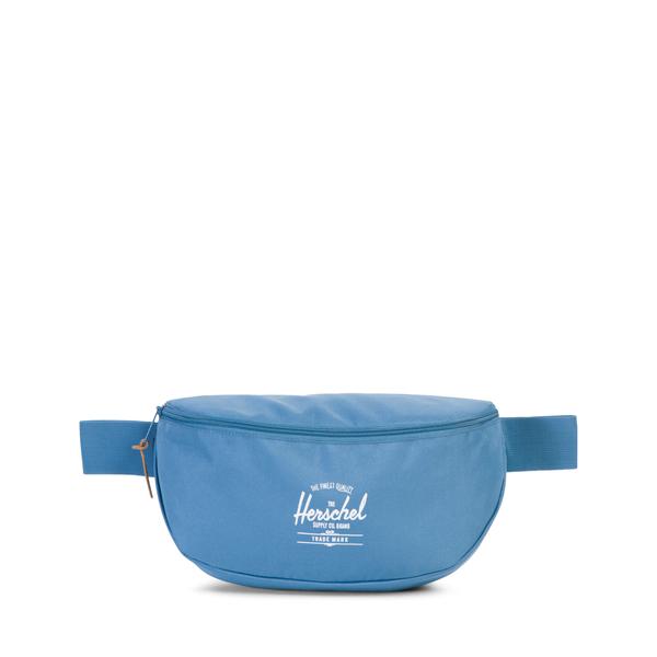 Сумка на пояс Herschel Sixteen (A/S), цвет: голубой. 828432124190828432124190 Сумка на пояс Herschel Sixteen (A/S), цвет: голубой. 828432124190828432124190Если вам надоели попытки разложить все свои аксессуары по немногочисленным карманам одежды, поясная сумка от Herschel спасет и поможет. Вместительное 5-литровое отделение сможет разместить все без труда. Ее можно носить на поясе, а можно через плечо, регулируемый ремень позволит делать это легким движением руки. Теперь можно одеваться совсем легко - все нужное будет в этой сумке.