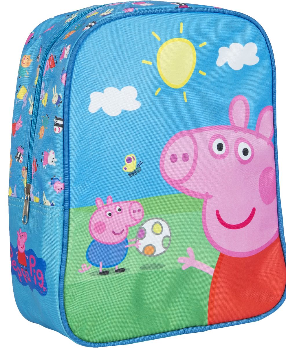 Peppa Pig Рюкзак дошкольный цвет голубой32043 Peppa Pig Рюкзак дошкольный цвет голубой32043Рюкзак дошкольный Peppa Pig имеет стильный дизайн, компактный размер и легкий вес, а в его вместительном внутреннем отделении на молнии легко поместятся все необходимые вещи, в том числе предметы формата А4. Он оптимально подойдет вашему ребенку для прогулок, занятий в кружке или спортивной секции. Мягкие регулируемые лямки шириной 6 см берегут плечи от натирания, а светоотражающие элементы, размещенные на них, повышают безопасность ребенка, делая его заметнее на дороге в темное время суток. Удобная ручка помогает носить аксессуар в руке или размещать на вешалке. Износостойкий материал с водонепроницаемой основой и подкладка обеспечивают изделию длительный срок службы и помогают держать вещи сухими в дождливую погоду. Рюкзачок декорирован ярким принтом (сублимированной печатью), устойчивым к истиранию и выгоранию на солнце, изображающий игру в мяч Пеппы и Джорджа на лужайке.